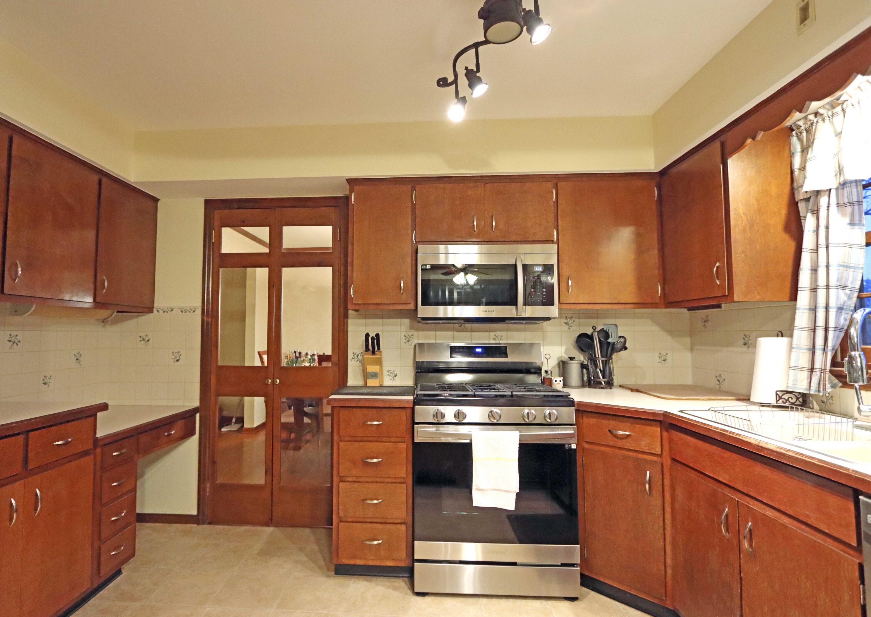 1705 Lynnhurst Rd, Columbus OH 43229-2641 exterior