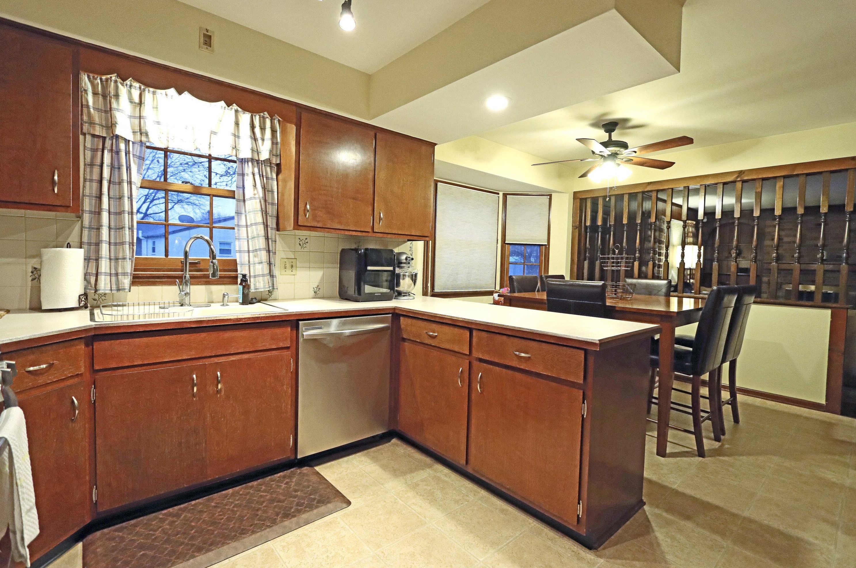 1705 Lynnhurst Rd, Columbus OH 43229-2641 exterior