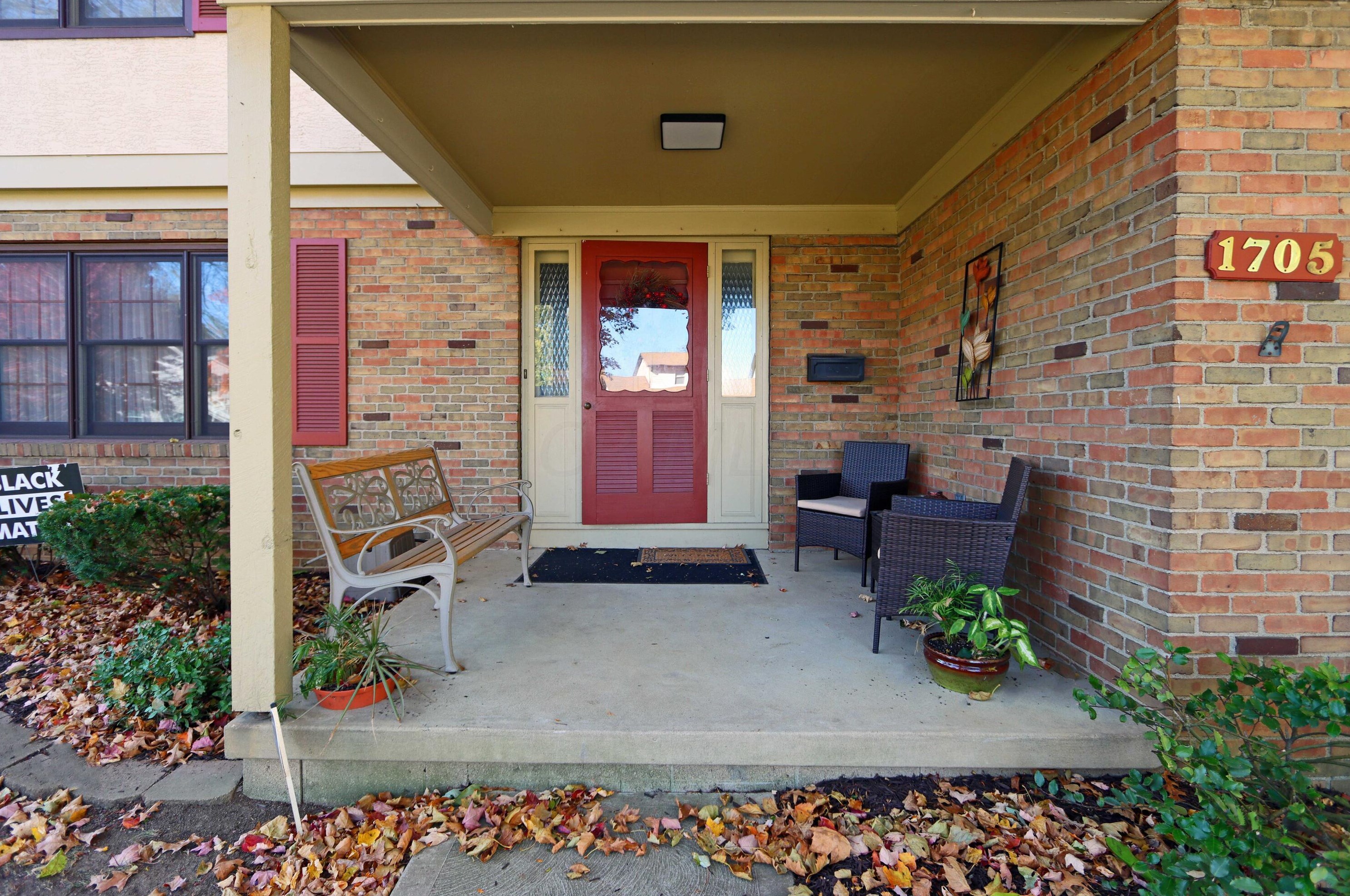 1705 Lynnhurst Rd, Columbus, OH 43229-2639
