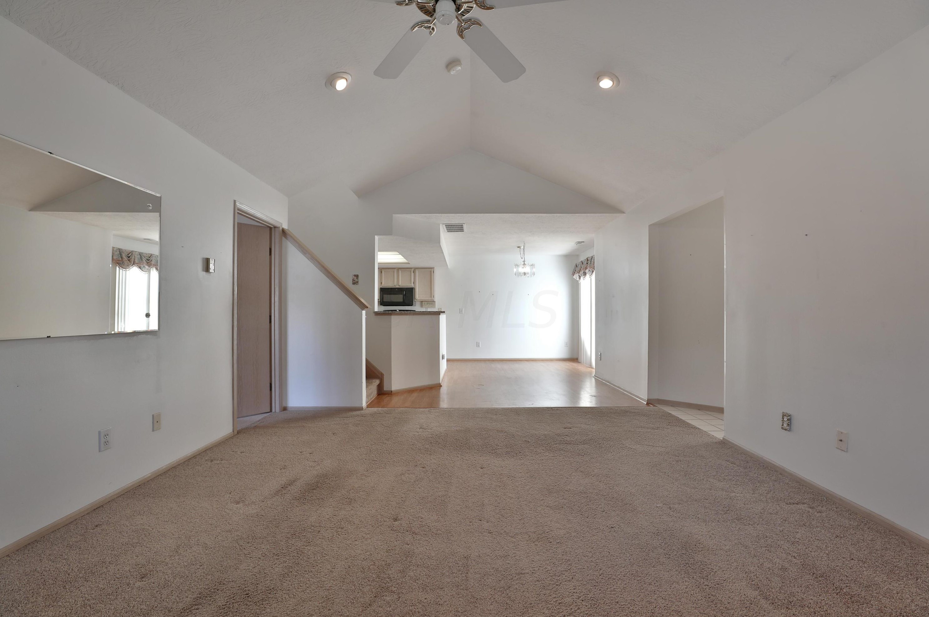 997 Vlg Brk Way, Columbus OH 43235-5033 exterior