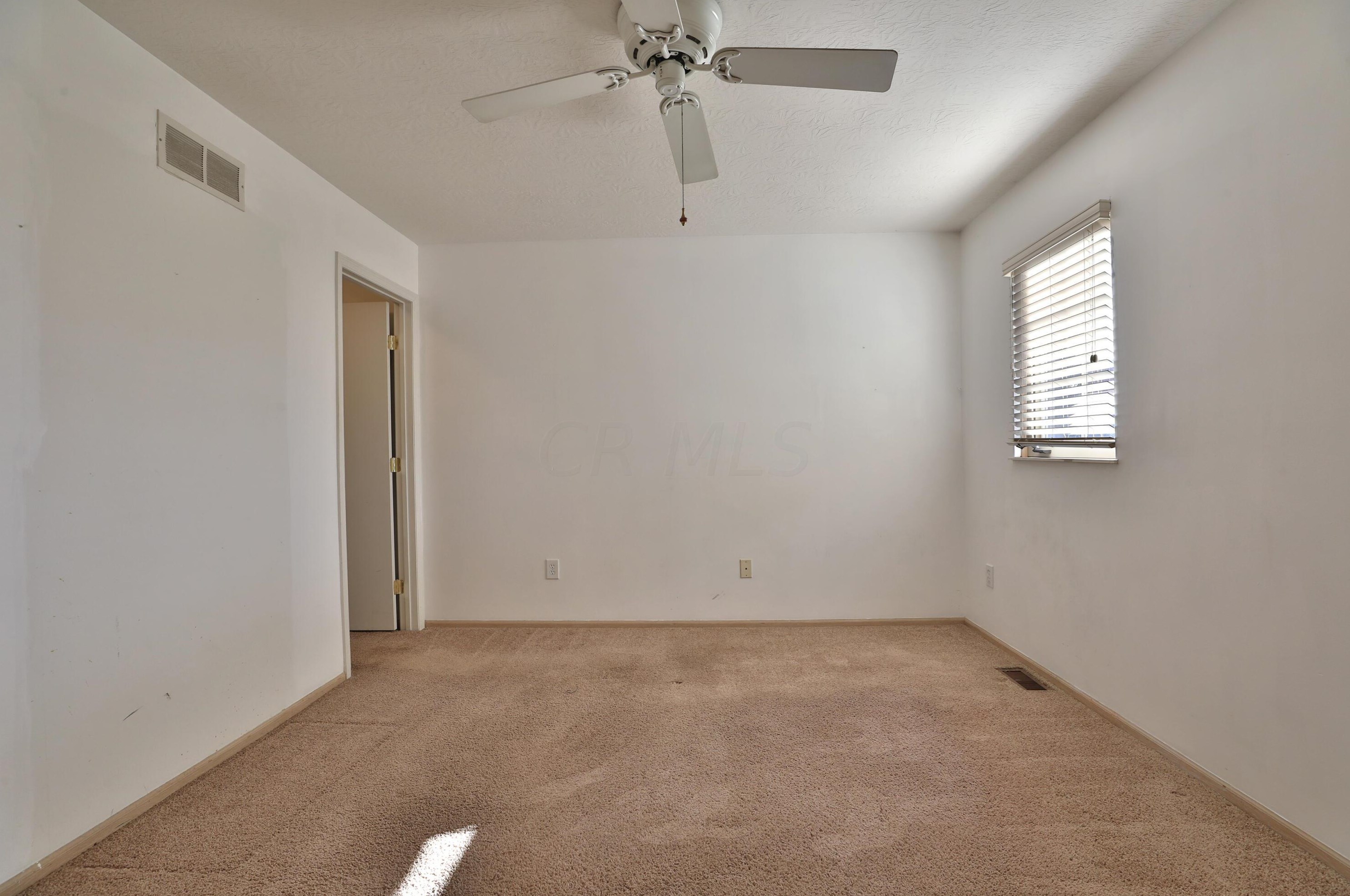 997 Vlg Brk Way, Columbus OH 43235-5033 exterior