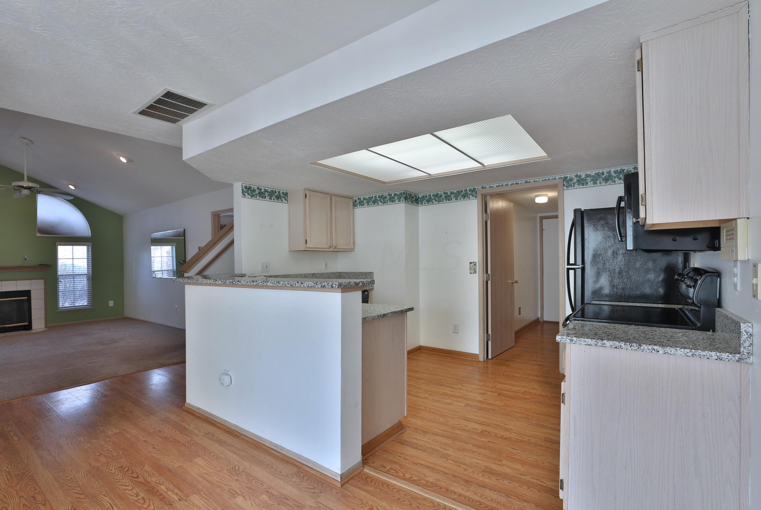 997 Vlg Brk Way, Columbus OH 43235-5033 exterior