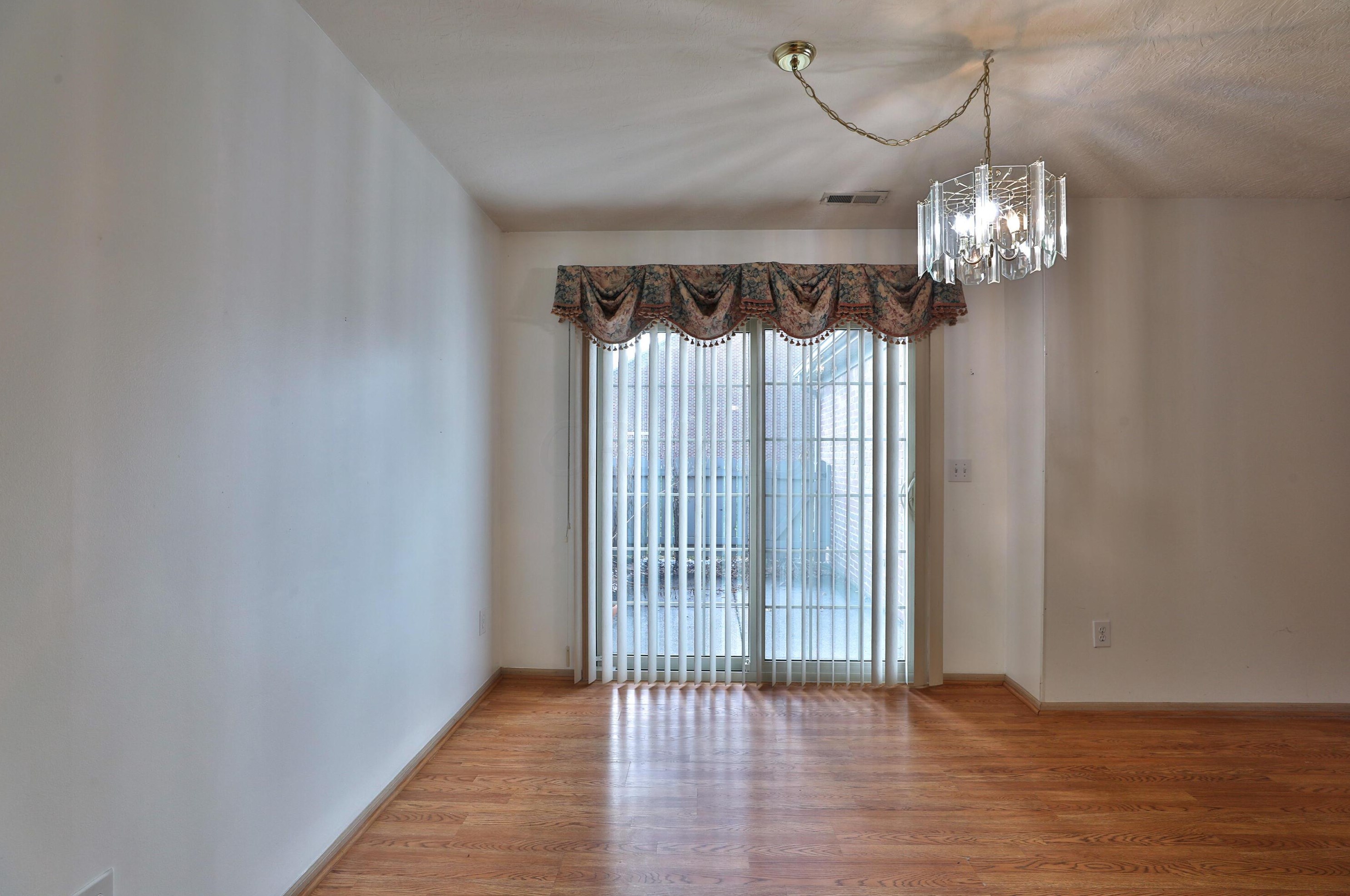 997 Vlg Brk Way, Columbus OH 43235-5033 exterior