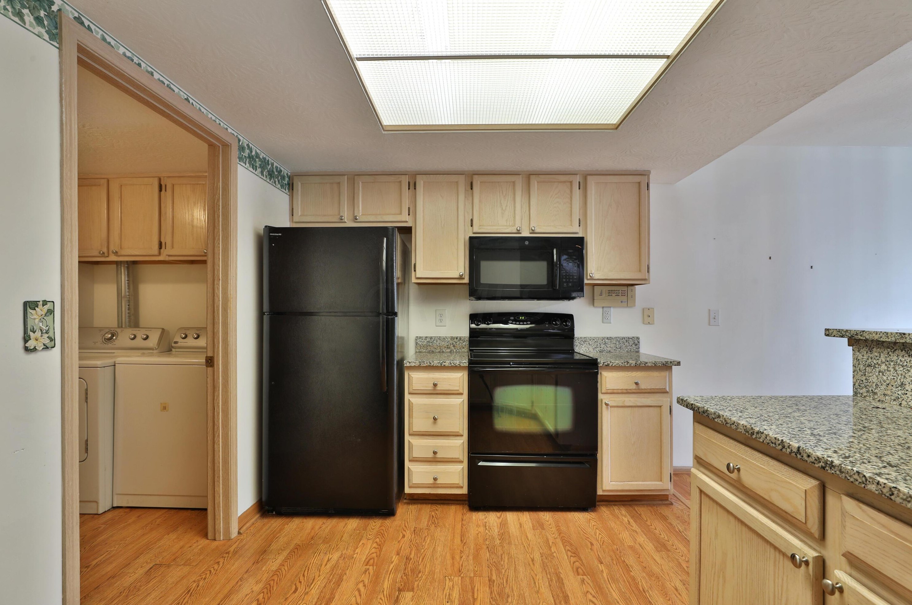 997 Vlg Brk Way, Columbus OH 43235-5033 exterior