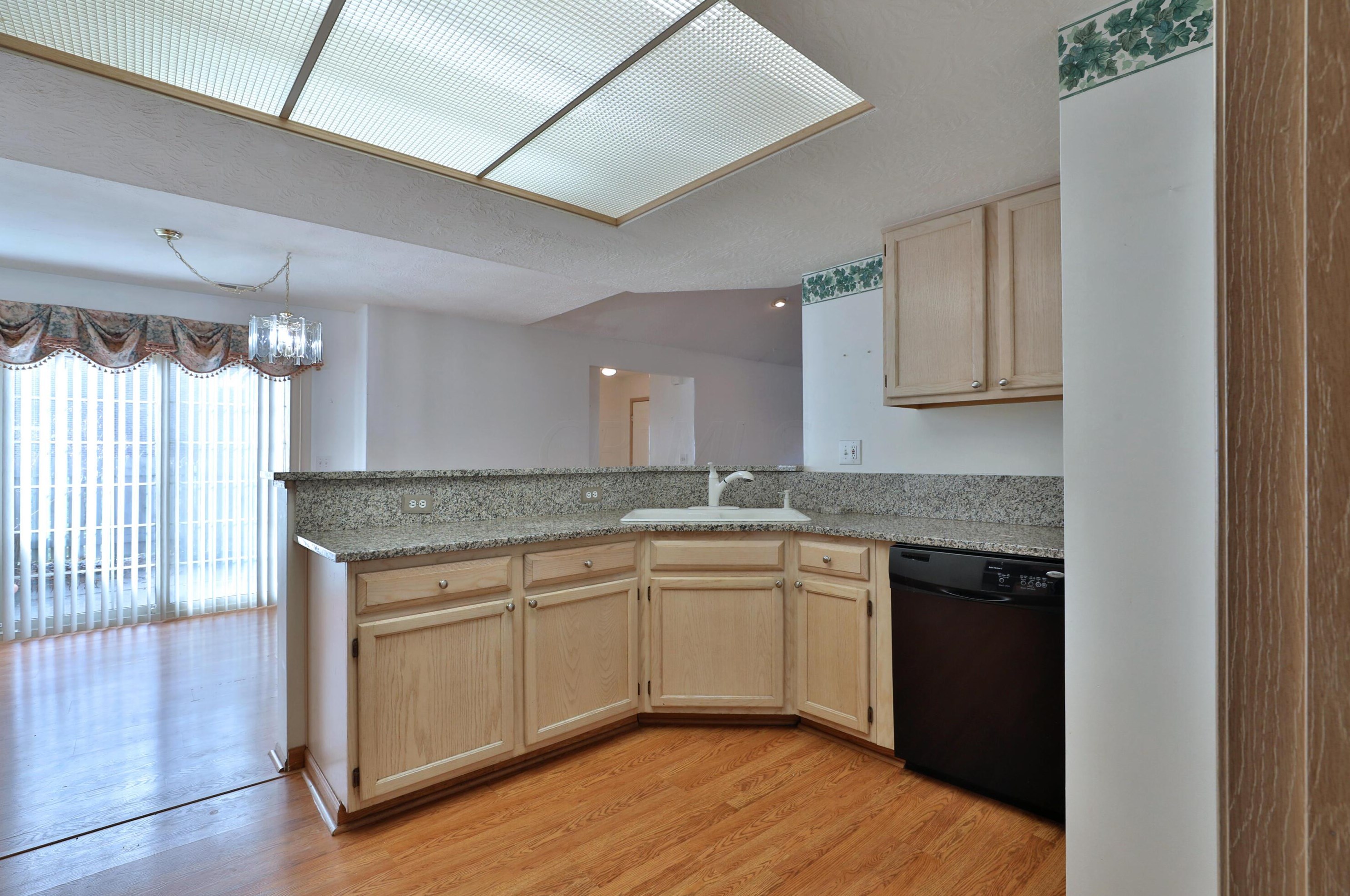 997 Vlg Brk Way, Columbus OH 43235-5033 exterior