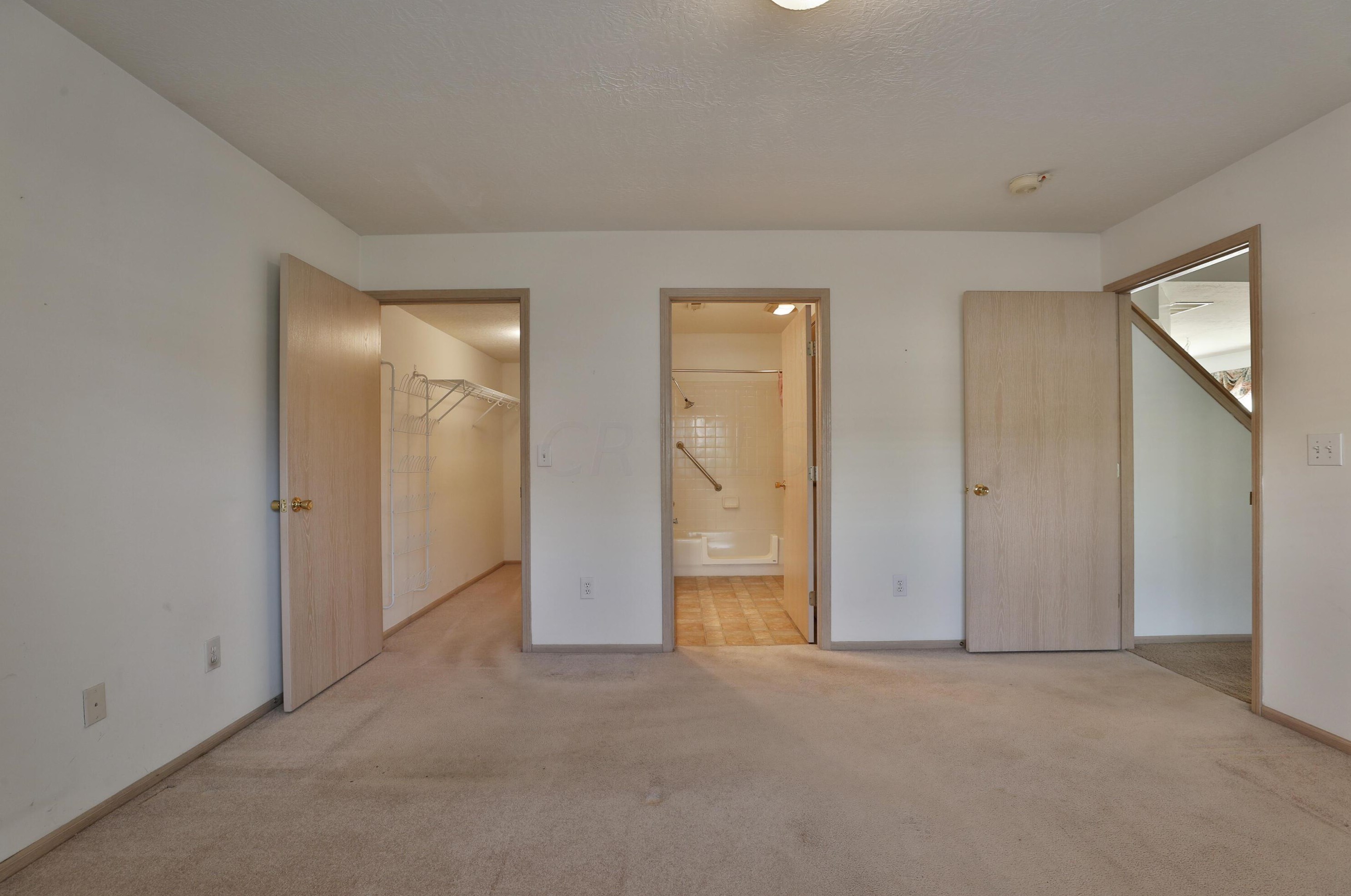 997 Vlg Brk Way, Columbus OH 43235-5033 exterior