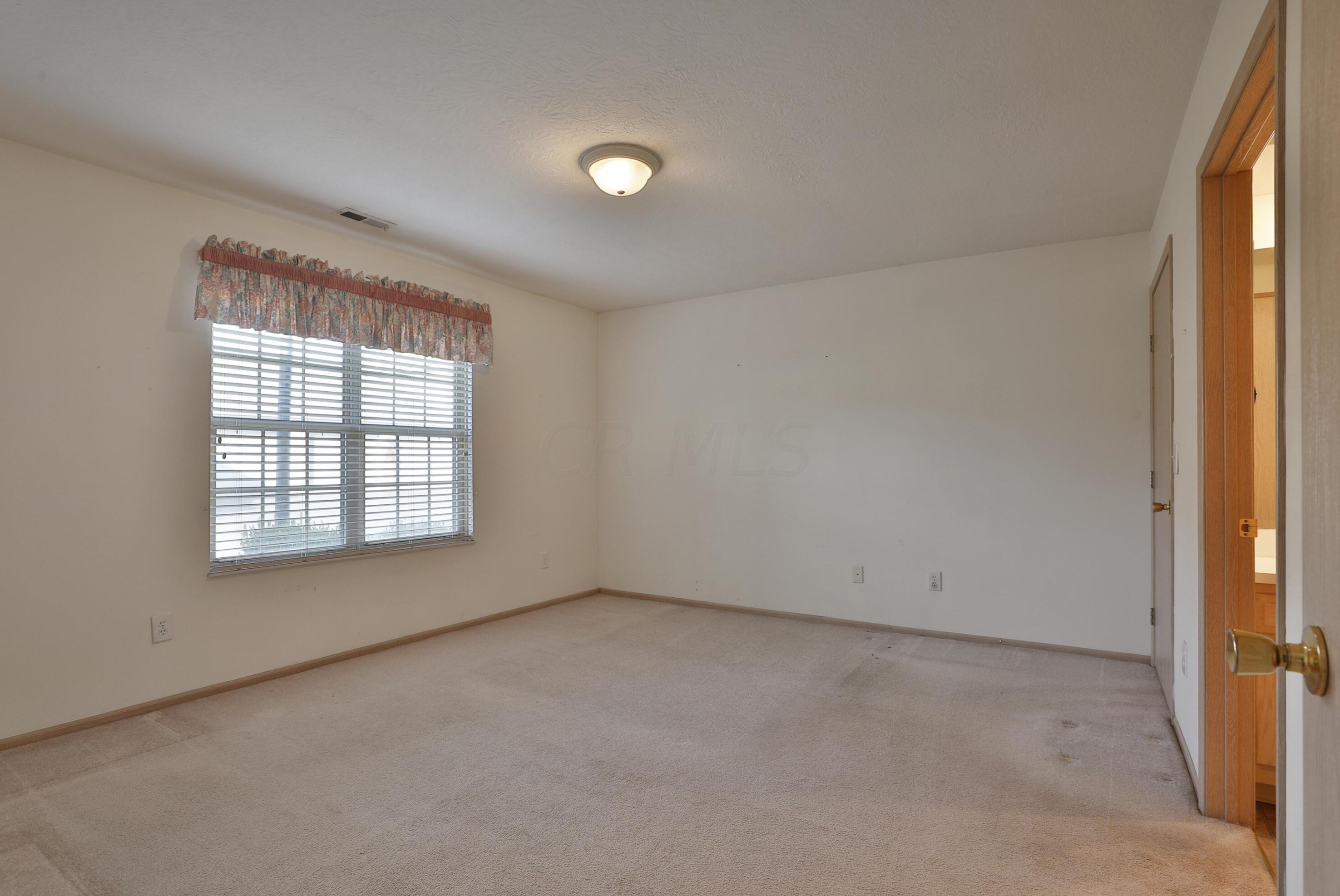 997 Vlg Brk Way, Columbus OH 43235-5033 exterior