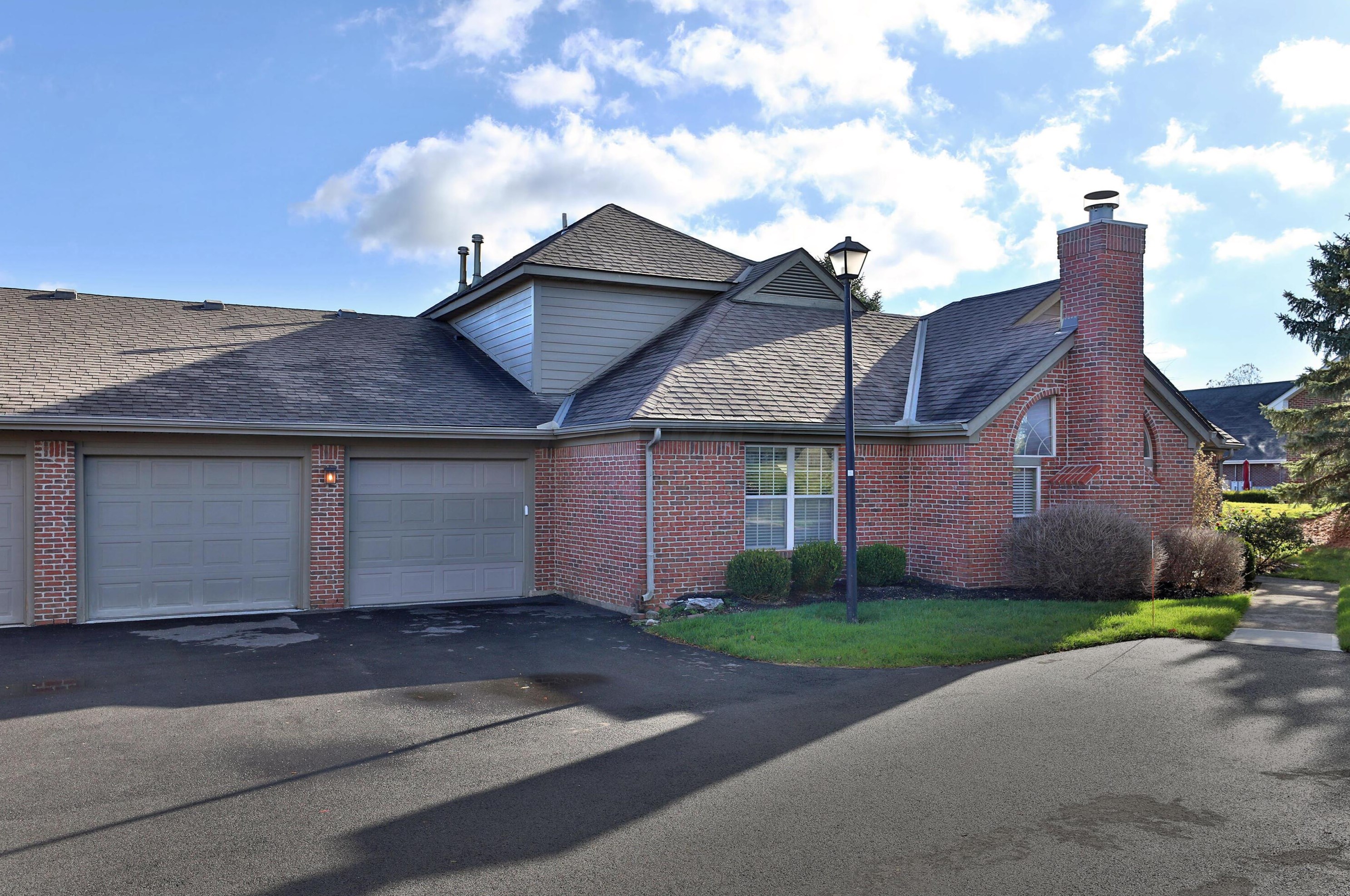 997 Village Brook Way, Columbus, OH 43235-5039