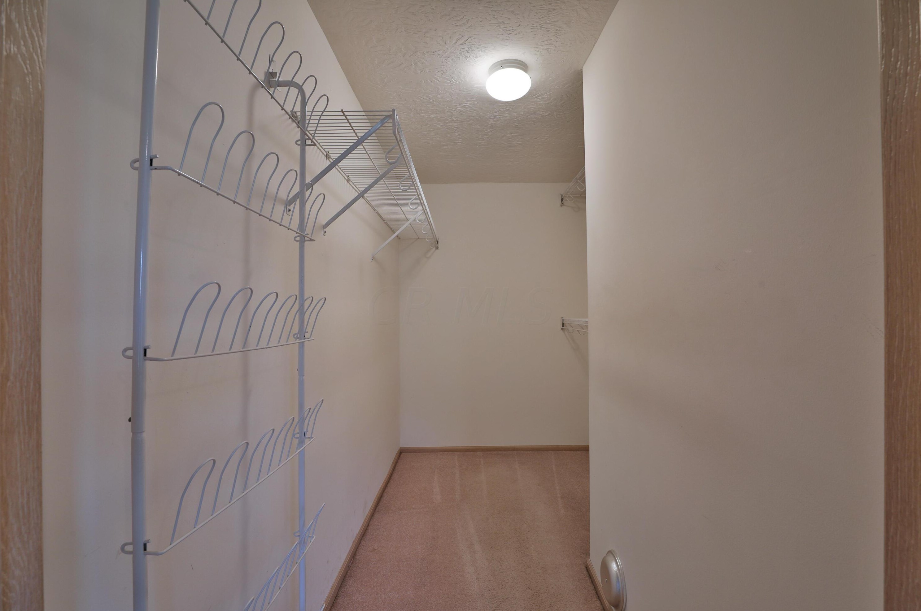 997 Vlg Brk Way, Columbus OH 43235-5033 exterior