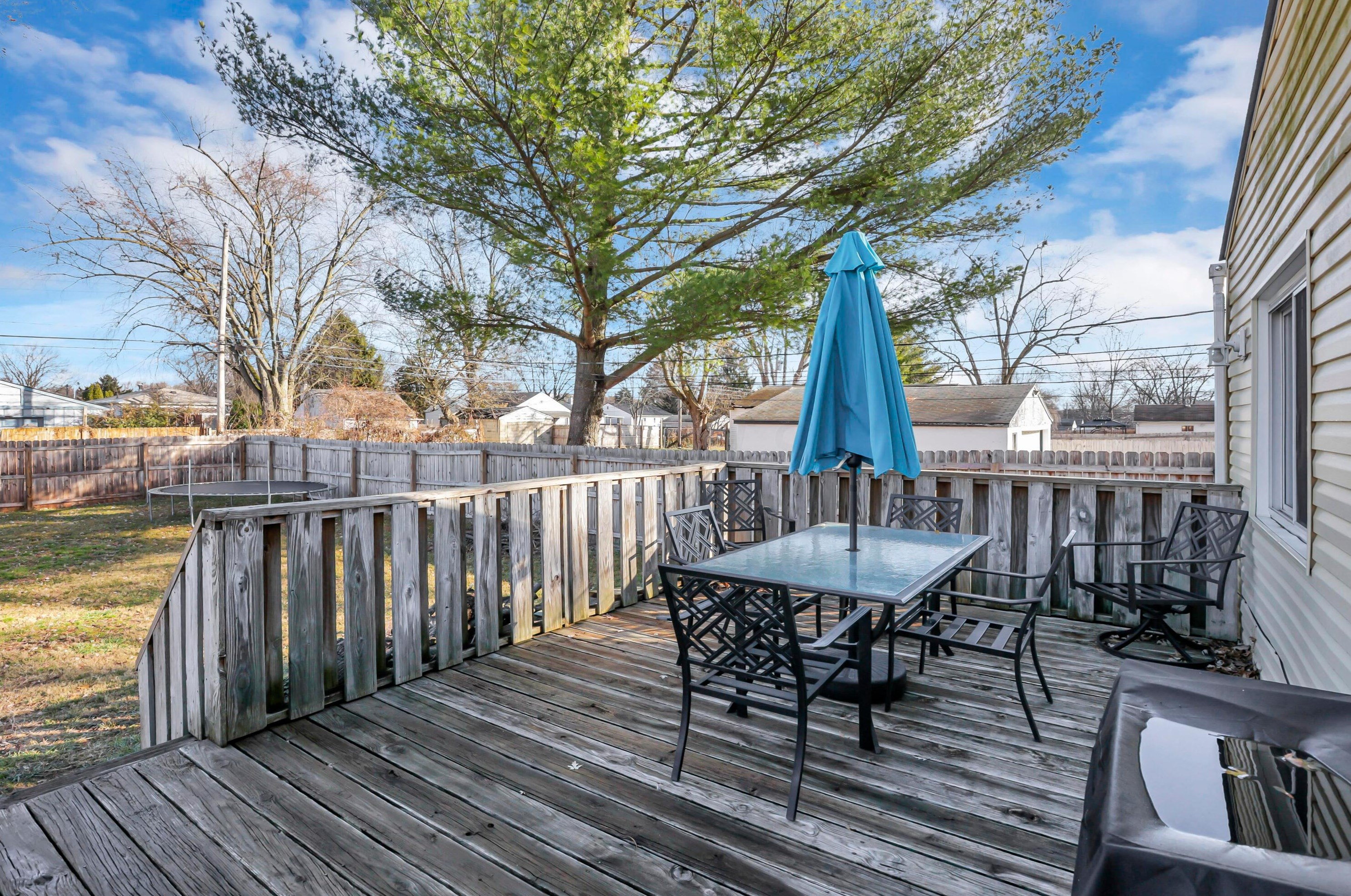 1722 Laurel Ave, Columbus OH 43223-2821 exterior