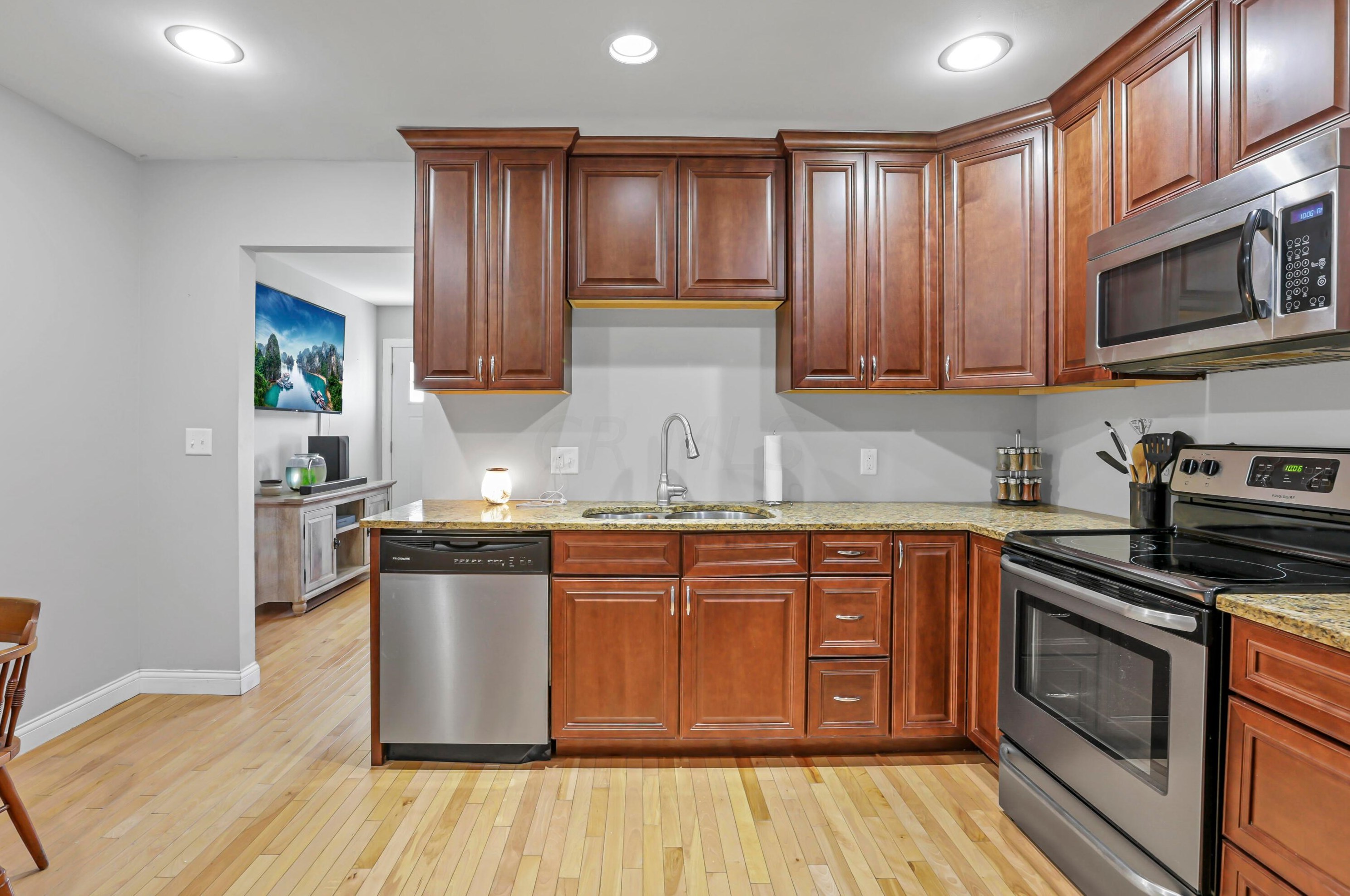 1722 Laurel Ave, Columbus OH 43223-2821 exterior