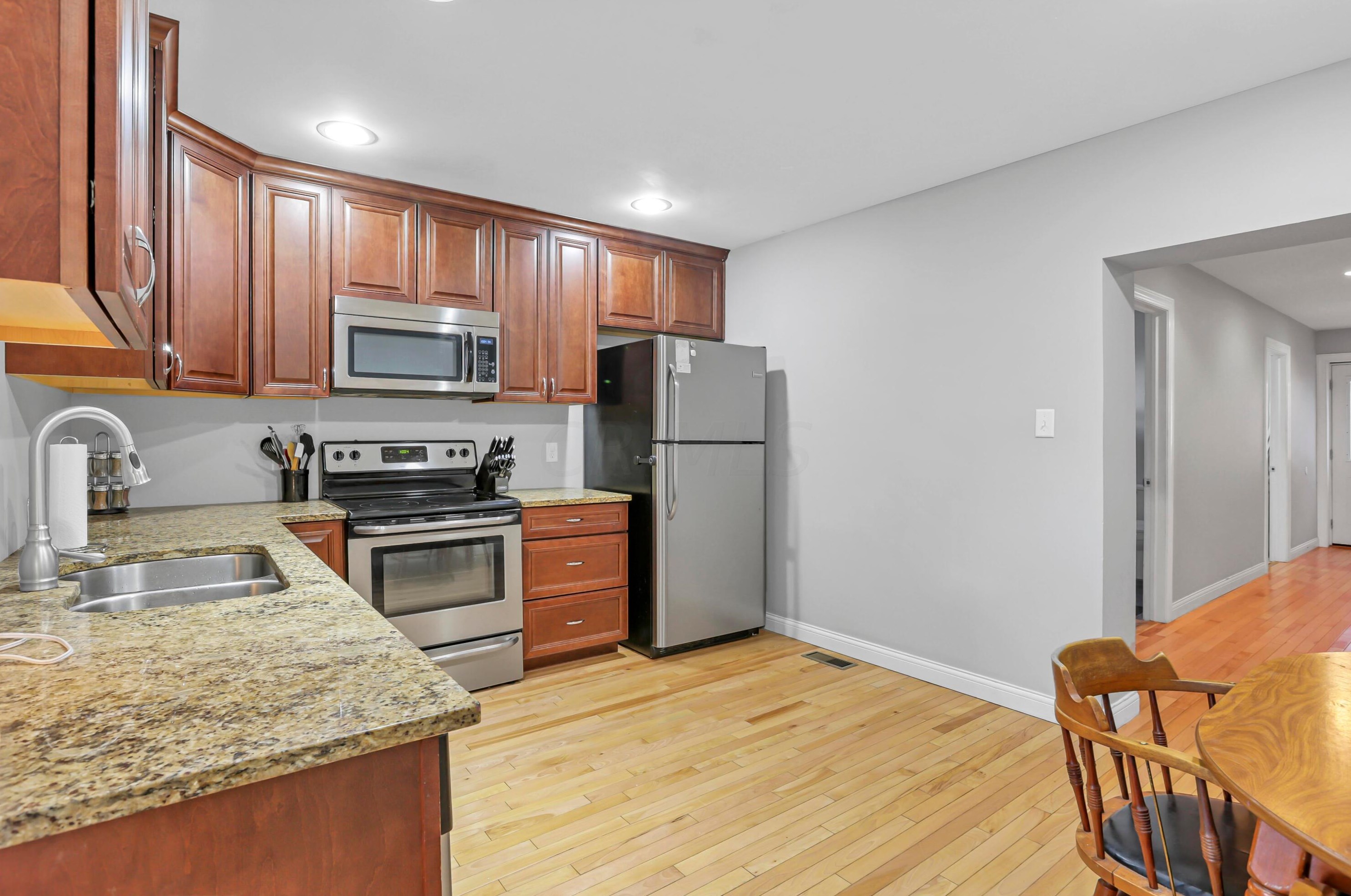 1722 Laurel Ave, Columbus OH 43223-2821 exterior