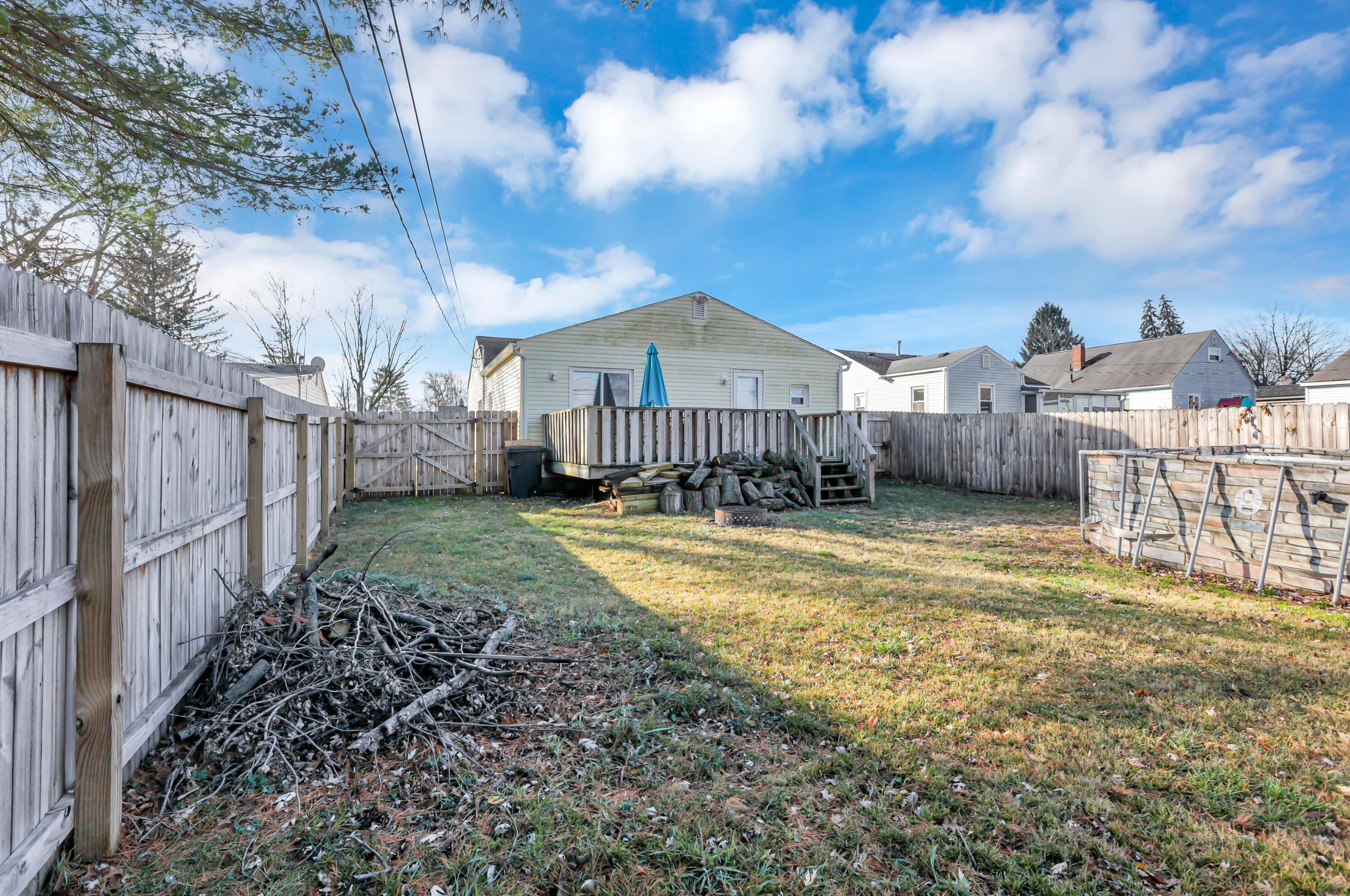 1722 Laurel Ave, Columbus OH 43223-2821 exterior