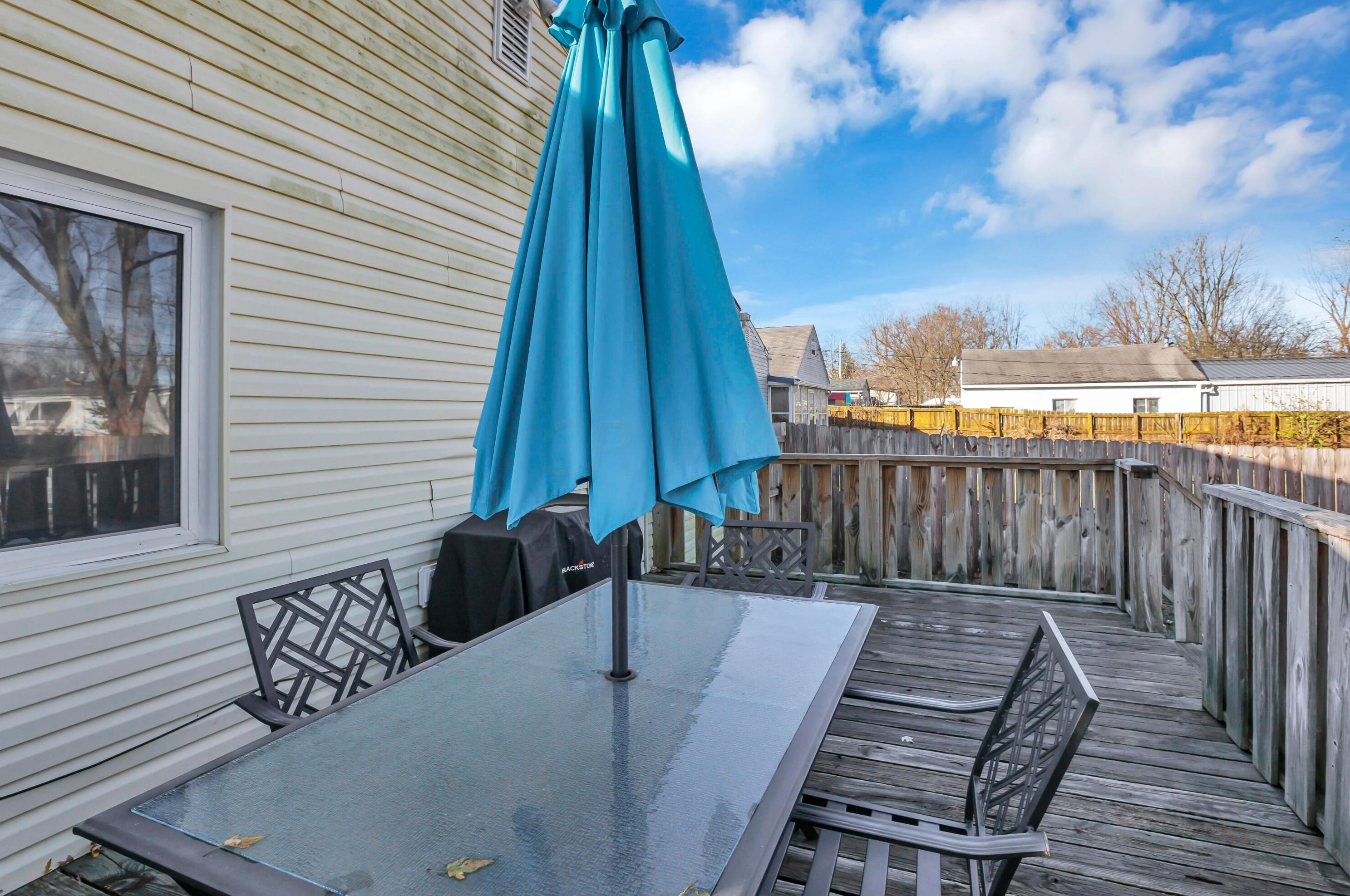 1722 Laurel Ave, Columbus OH 43223-2821 exterior