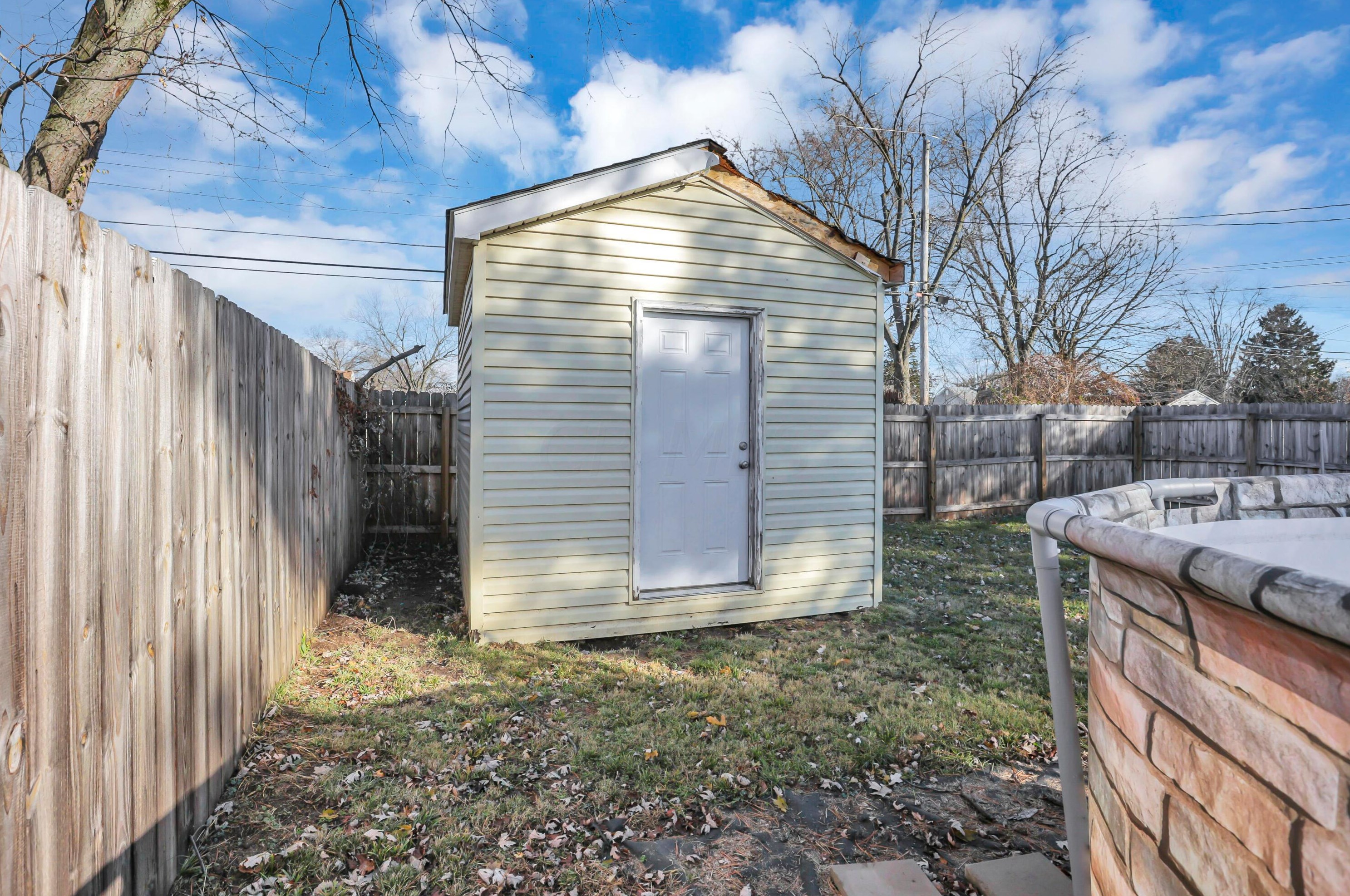 1722 Laurel Ave, Columbus OH 43223-2821 exterior