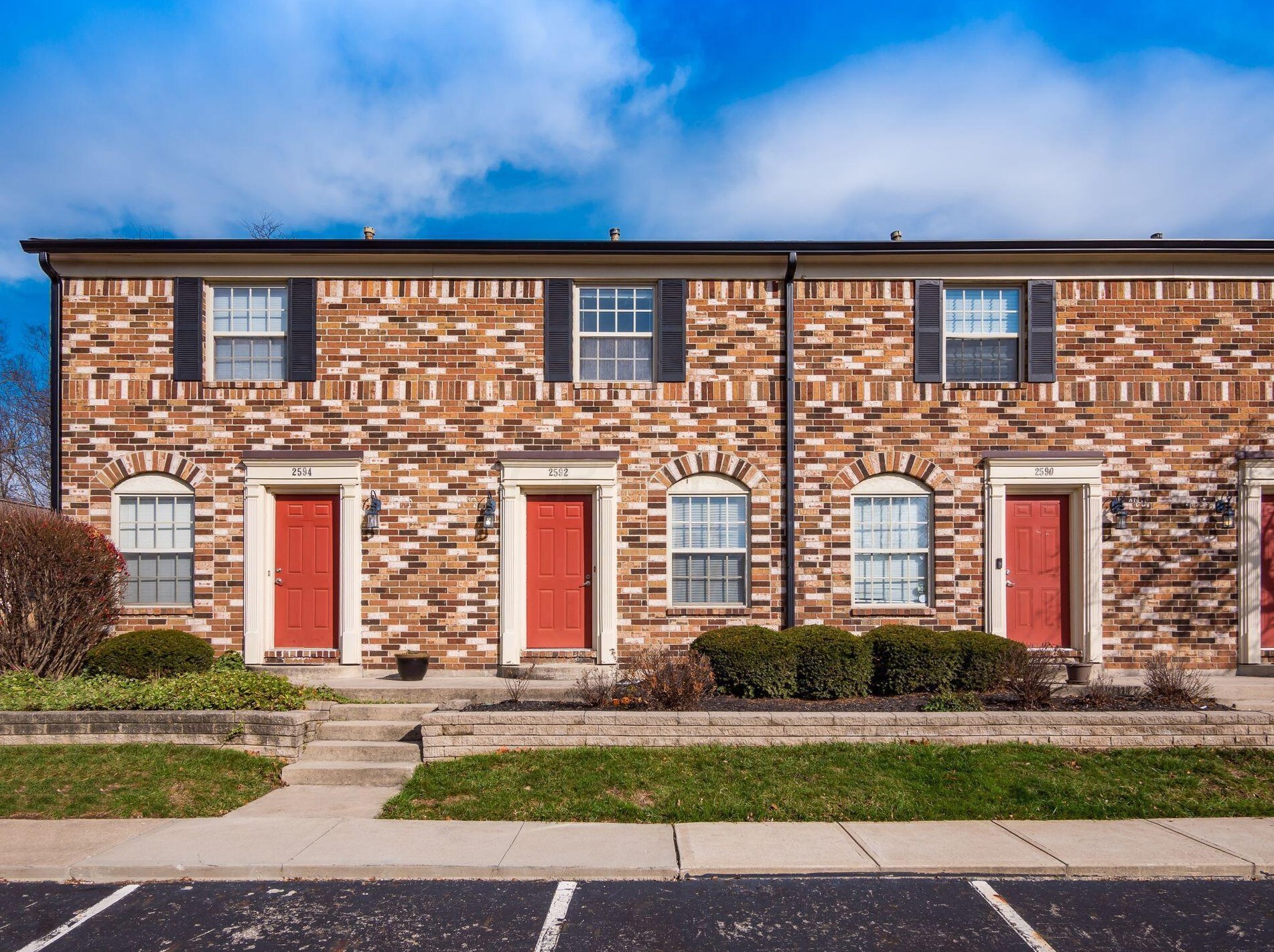 2592 Scioto View Ln, Columbus, OH 43221-3681