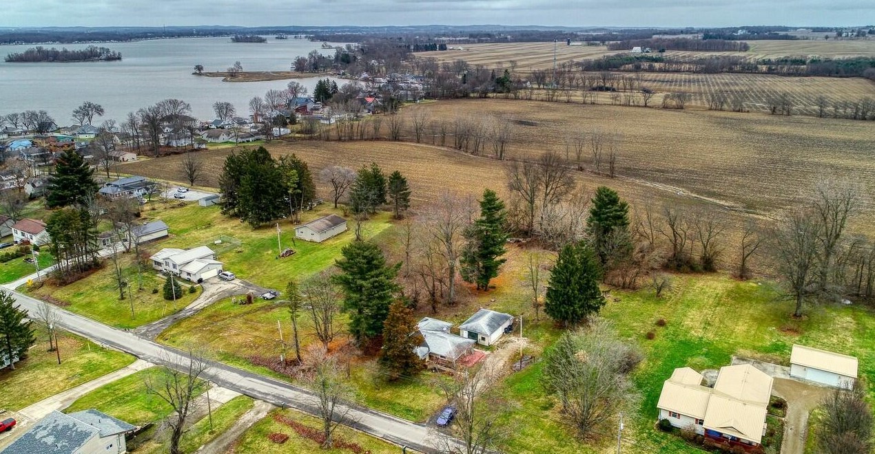 11804 Summerland Beach Ne Rd, Millersport, OH 43046