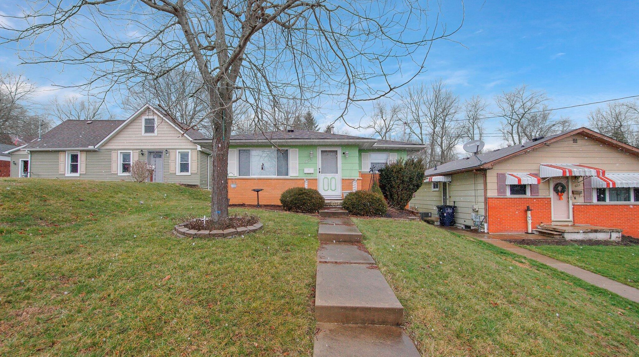655 Smithfield Ave, Lancaster, OH 43130-1012