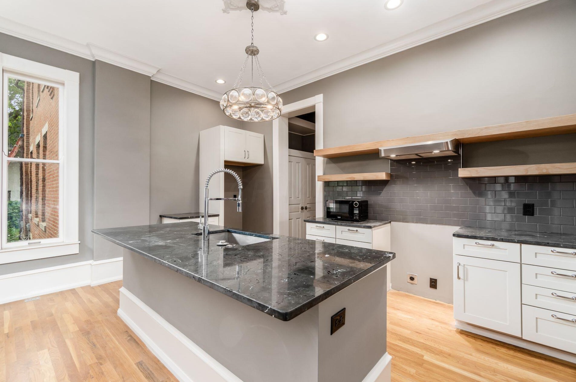 390 Town St, Columbus OH 43215-4838 exterior