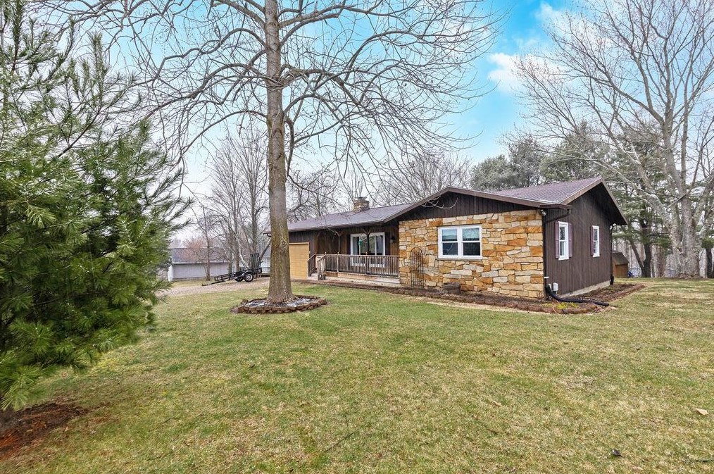 1445 Apple Valley Dr, Howard, OH 43028