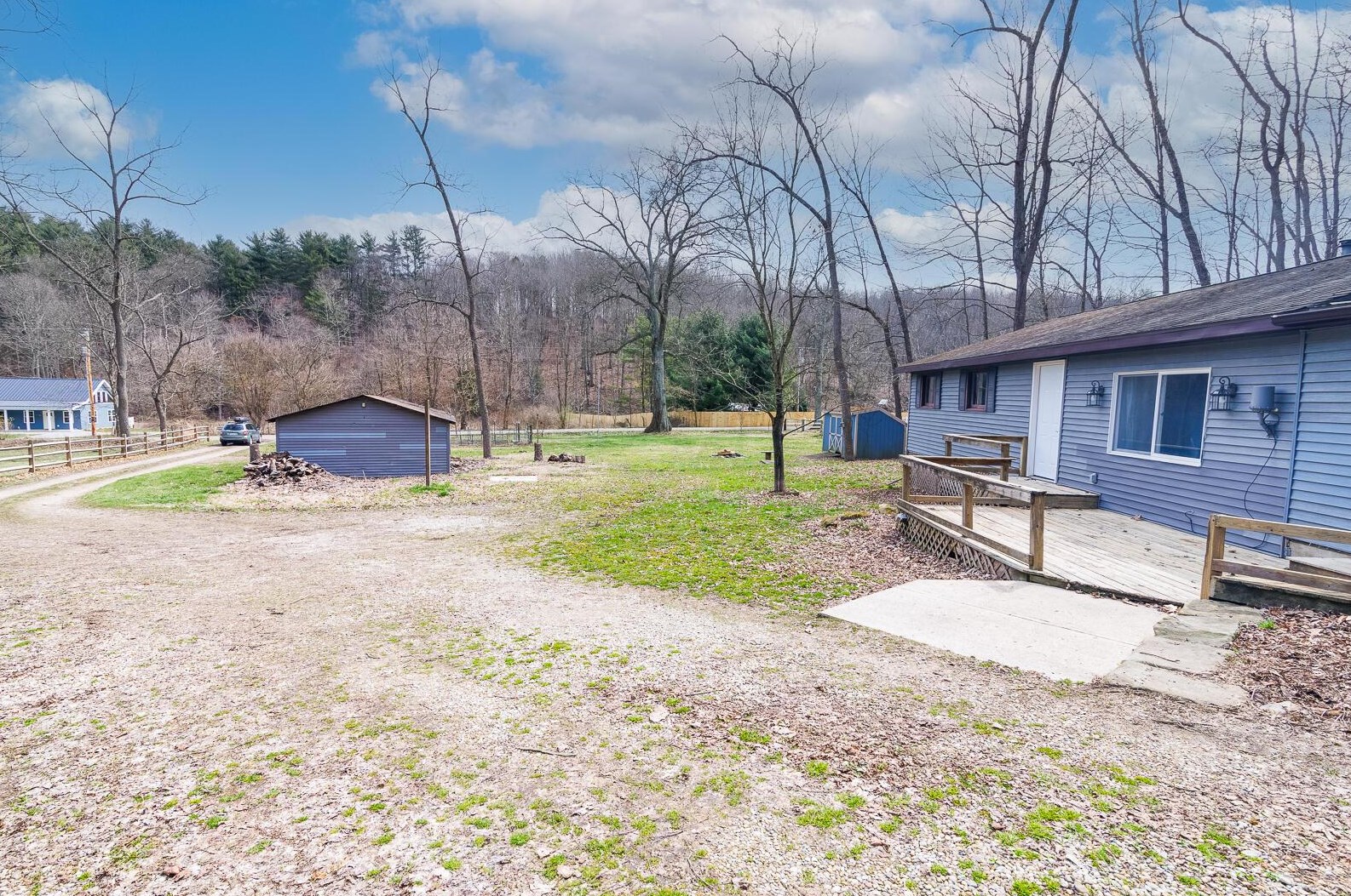 10489 Hazel Dell Rd, Howard, OH 43028-9218