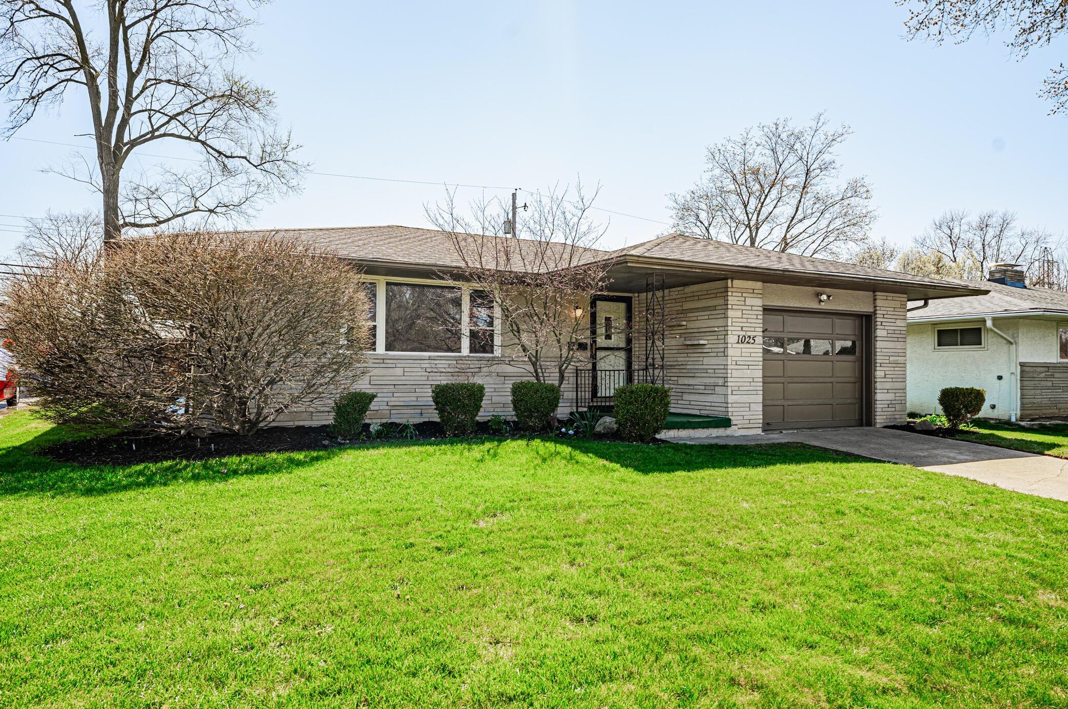 1025 Fordham Rd, Columbus, OH 43224-1005