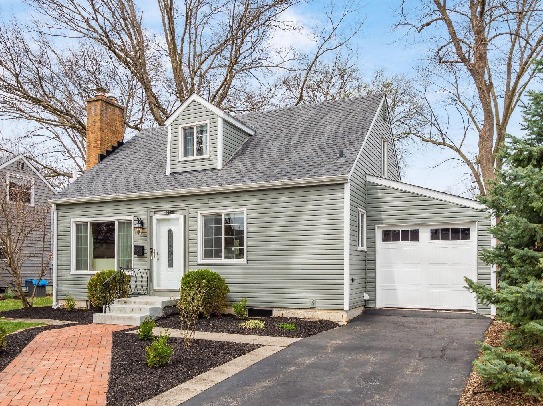 2170 Ridgecliff Rd, Columbus OH  43221-1820 exterior