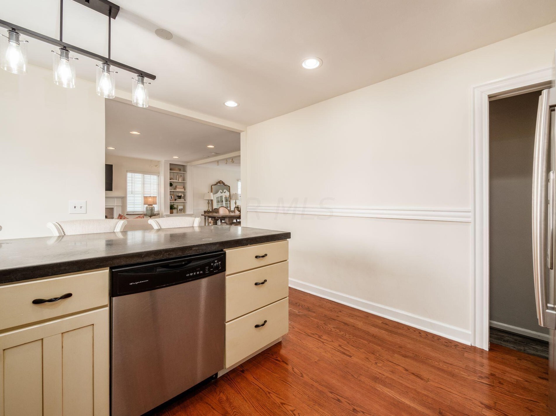 2170 Ridgecliff Rd, Columbus OH  43221-1820 exterior