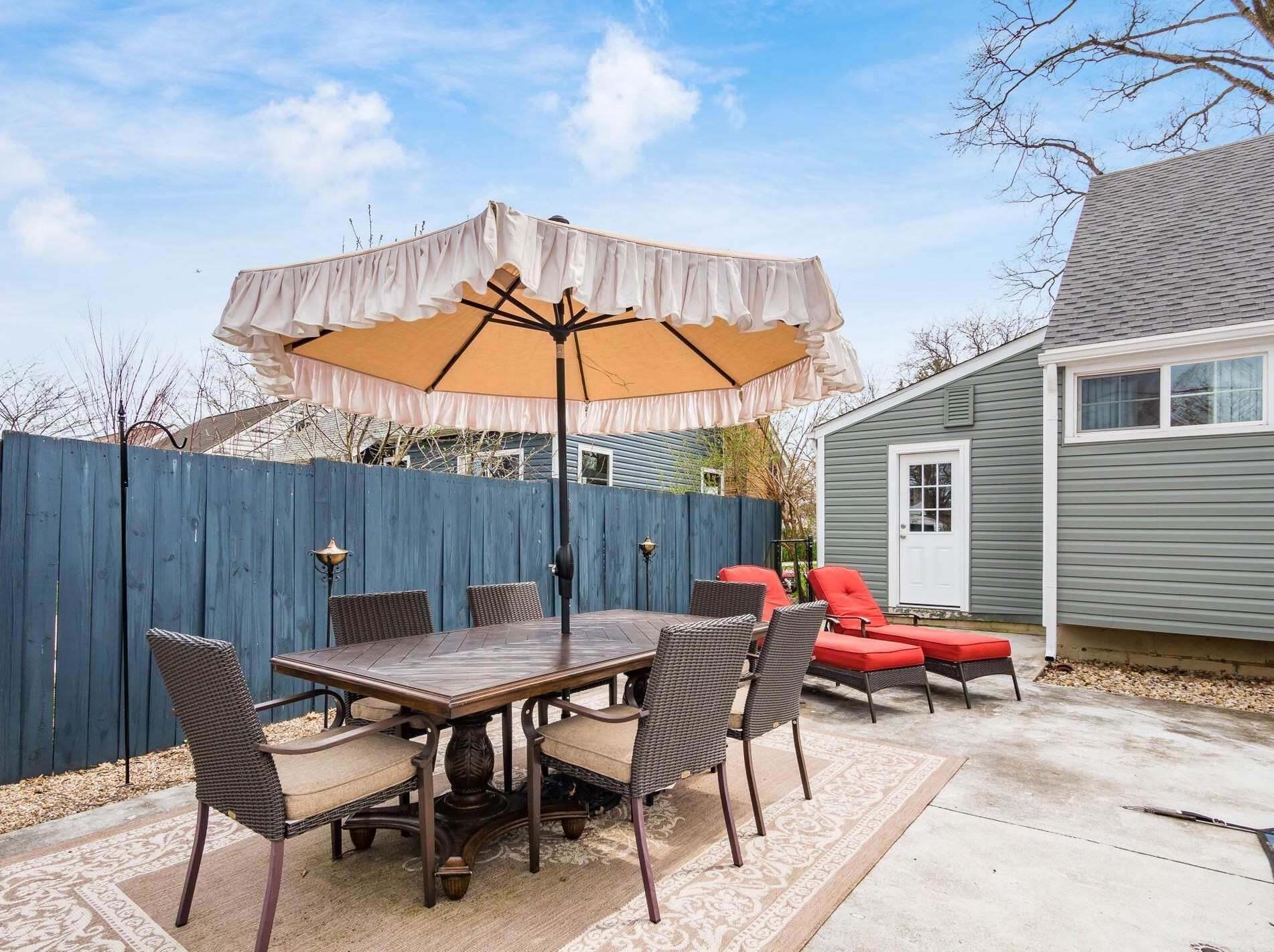 2170 Ridgecliff Rd, Columbus OH  43221-1820 exterior