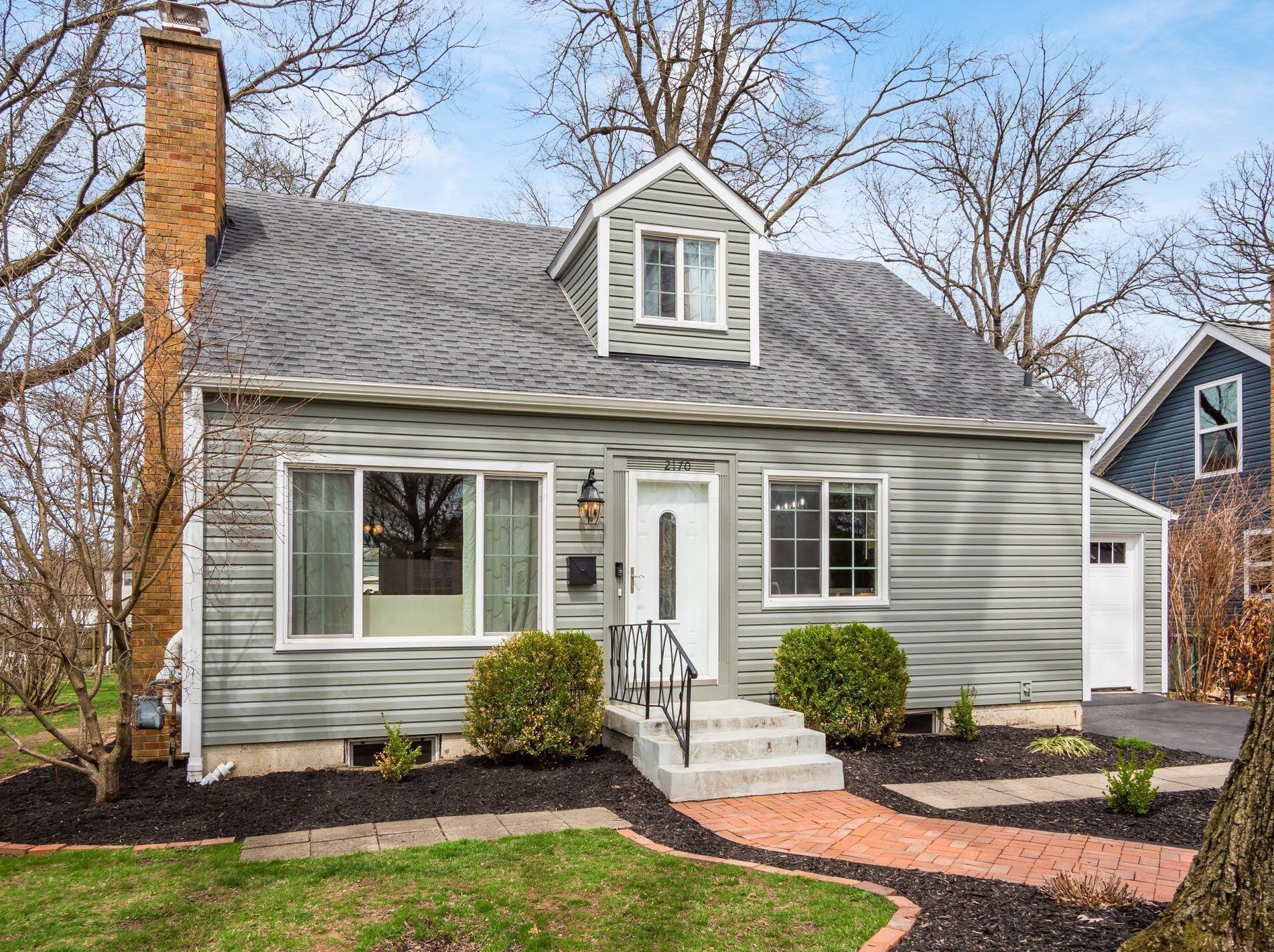 2170 Ridgecliff Rd, Columbus OH  43221-1820 exterior