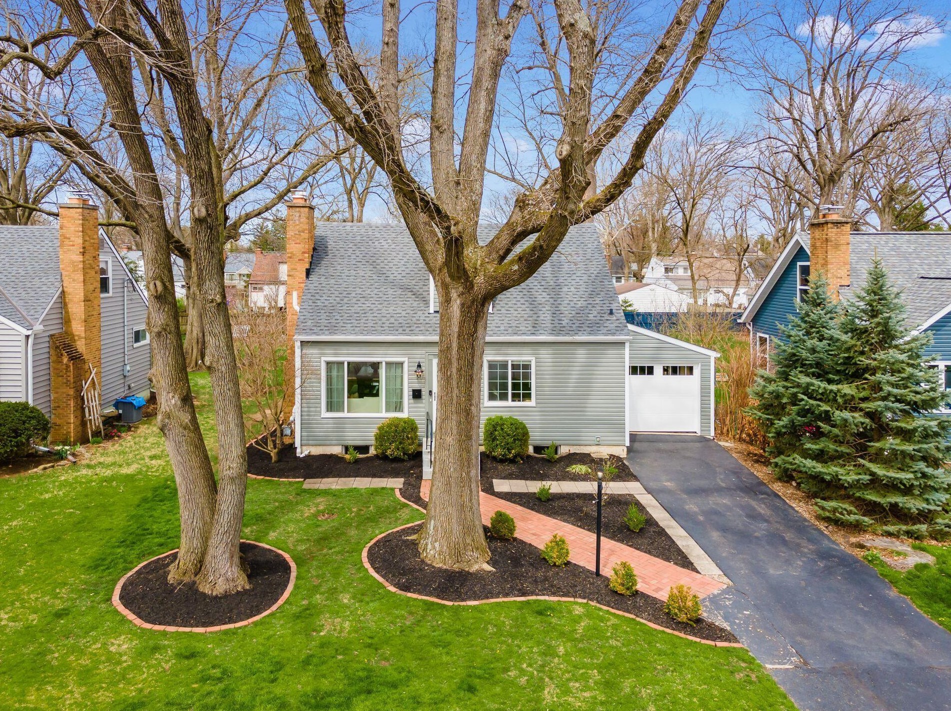 2170 Ridgecliff Rd, Columbus OH  43221-1820 exterior