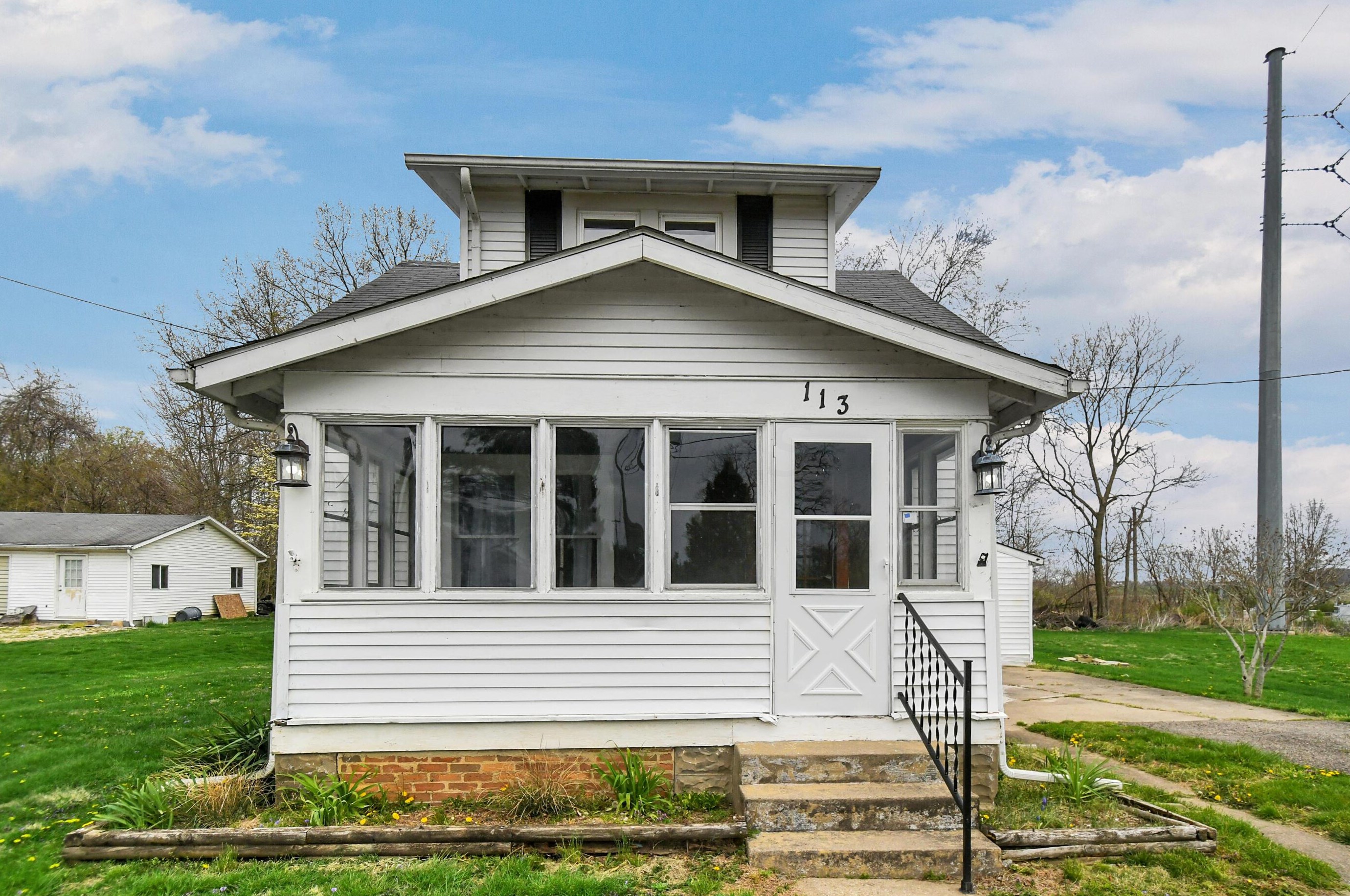 113 High St, Pleasantville, OH 43148