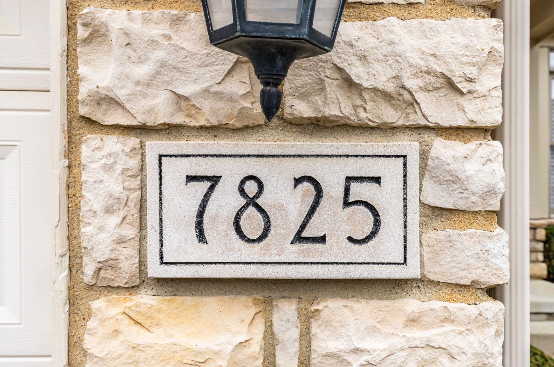 7825 Linksview Cir, Westerville, OH 43082-8577