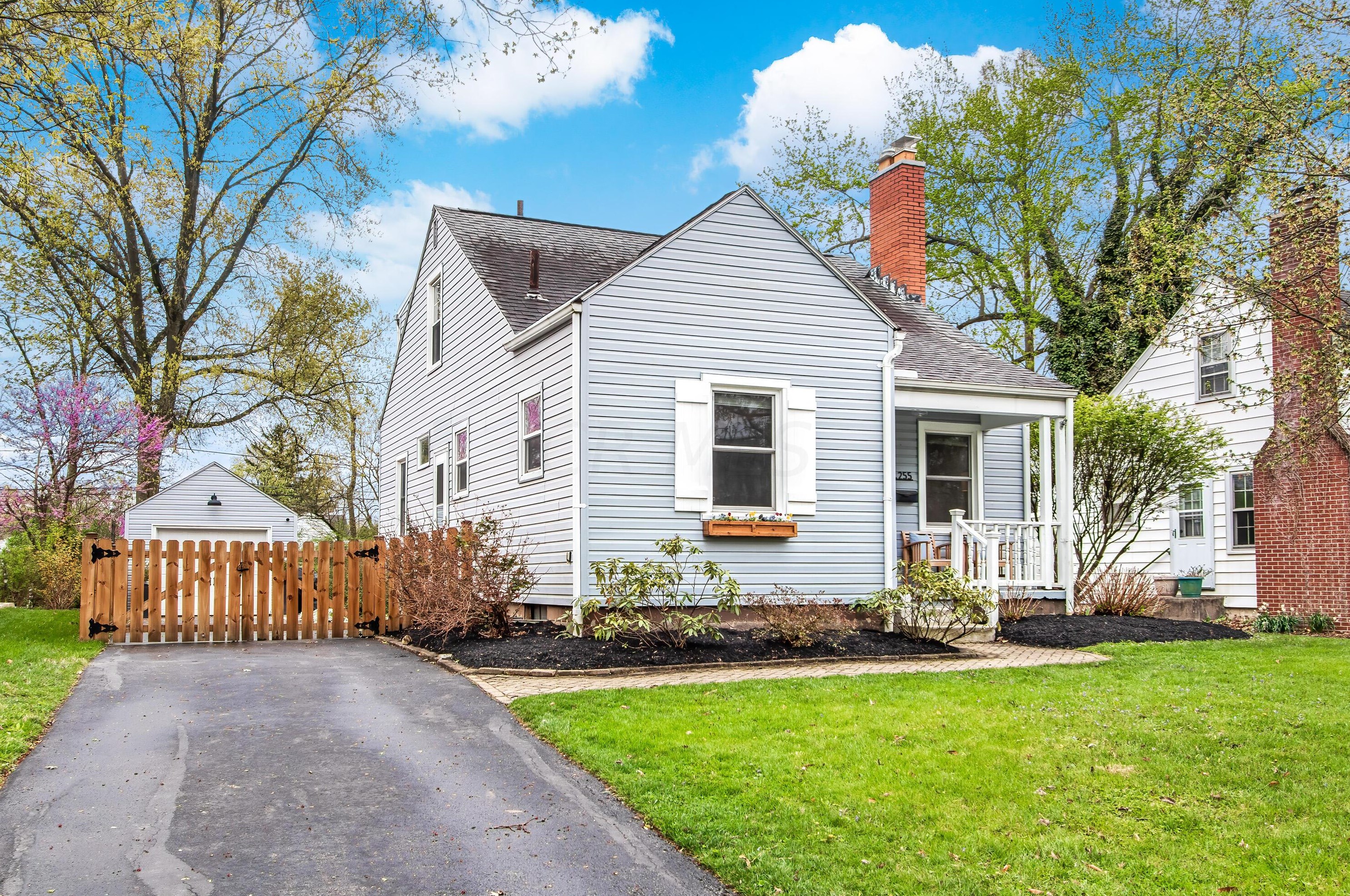 255 Garden Rd, Columbus, OH 43214-2161