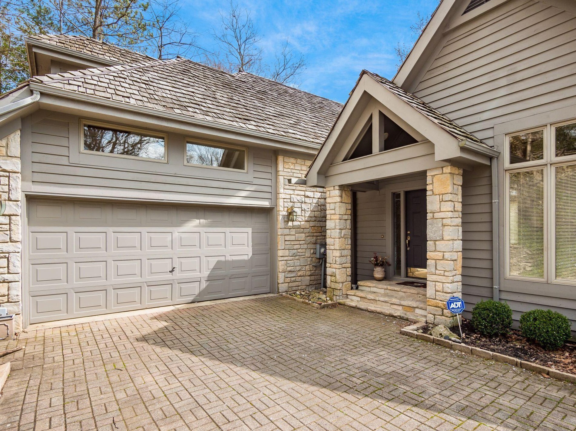 6542 Quarry Ln, Dublin, OH 43017-2536