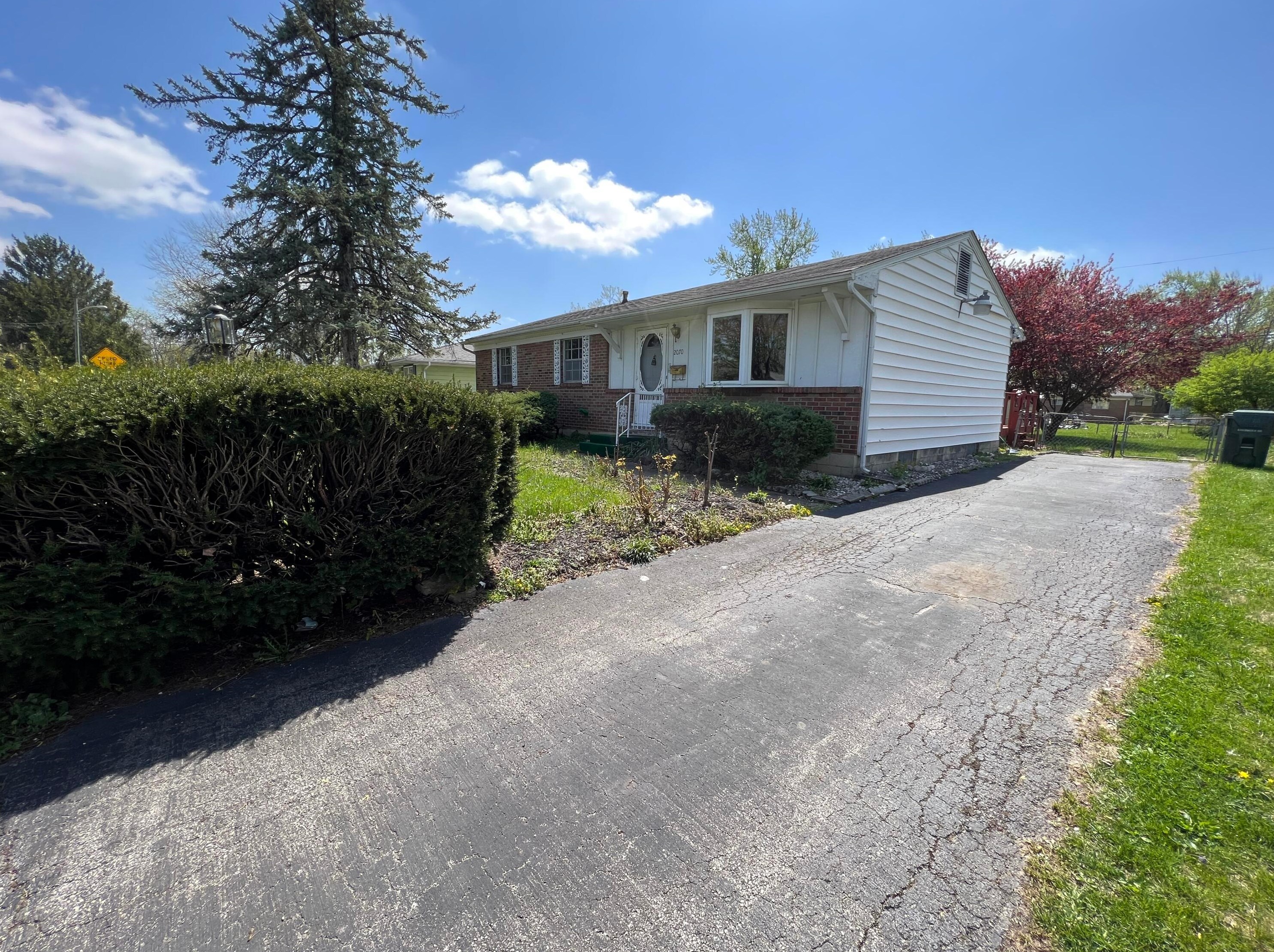 2070 Easthaven Dr, Columbus, OH 43232-3812