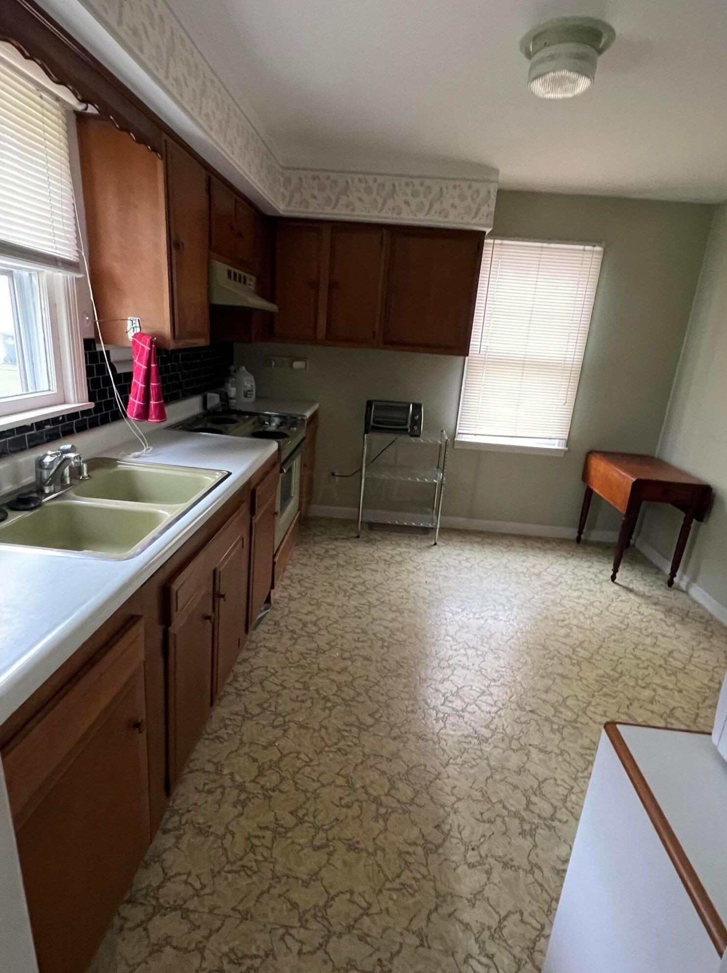 860 Westphal Ave, Columbus OH  43213-3047 exterior