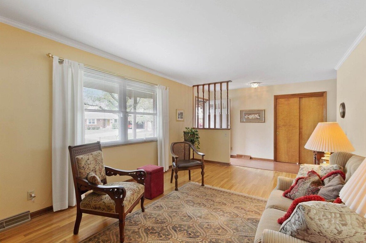 1122 Vanlear Ct, Columbus, OH 43229-5519