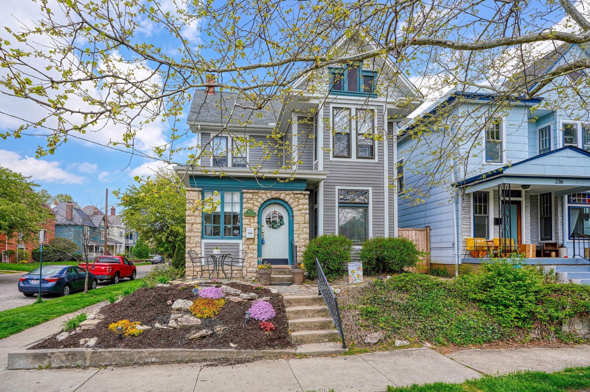 240 2nd Ave, Columbus OH  43201-5401 exterior