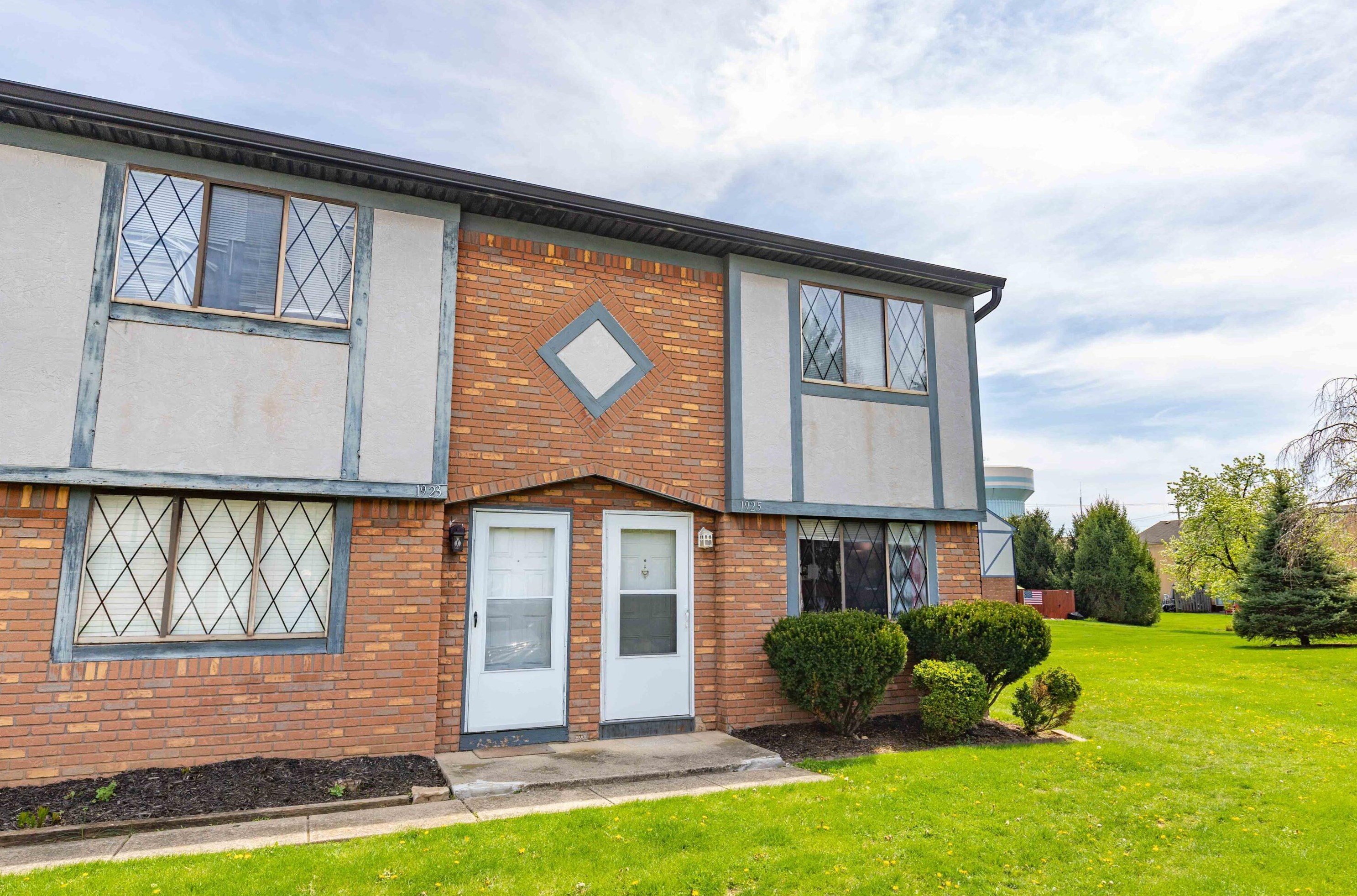 1925 Slaton Ct, Columbus, OH 43235-5946