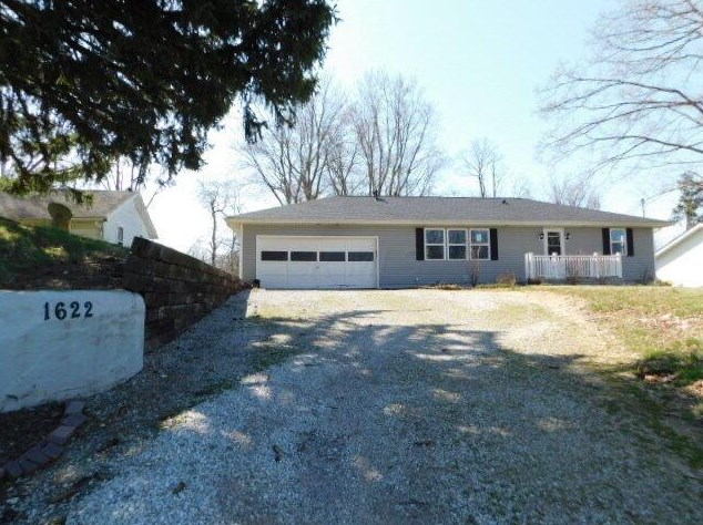 1622 Tiki Ln, Lancaster, OH 43130-8729