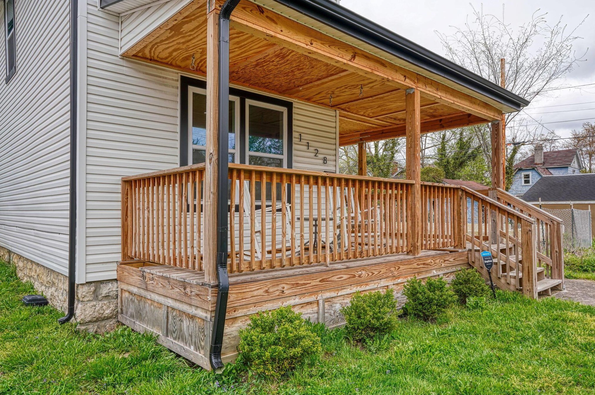 1128 Columbus St, Columbus OH  43206-1604 exterior