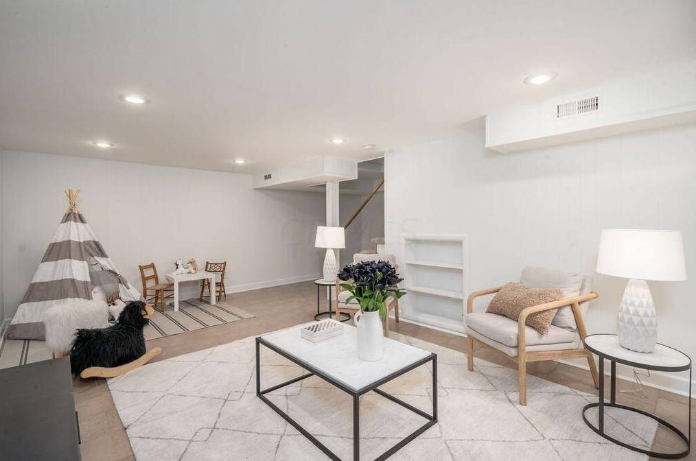 170 Jeffrey Pl, Columbus OH  43214-1704 exterior