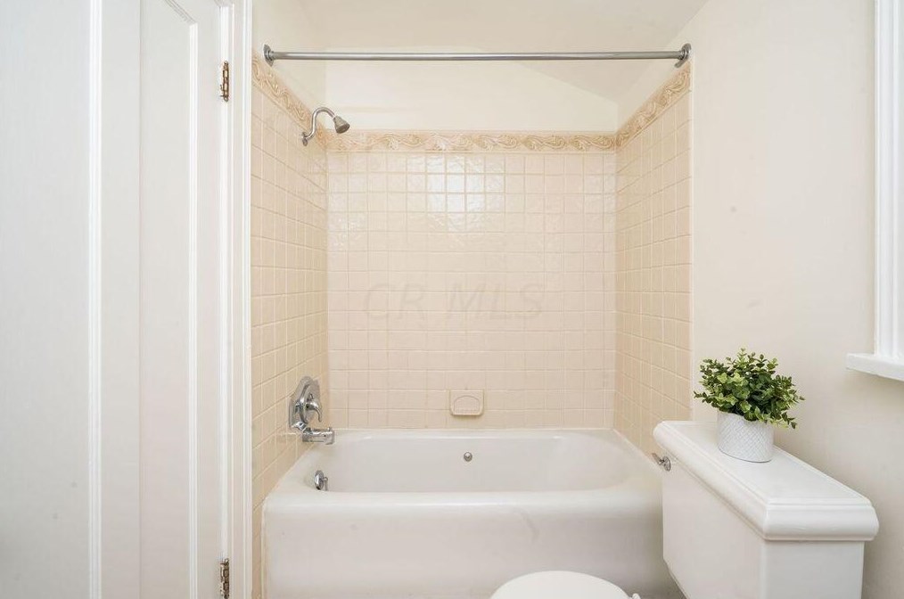 170 Jeffrey Pl, Columbus OH  43214-1704 exterior