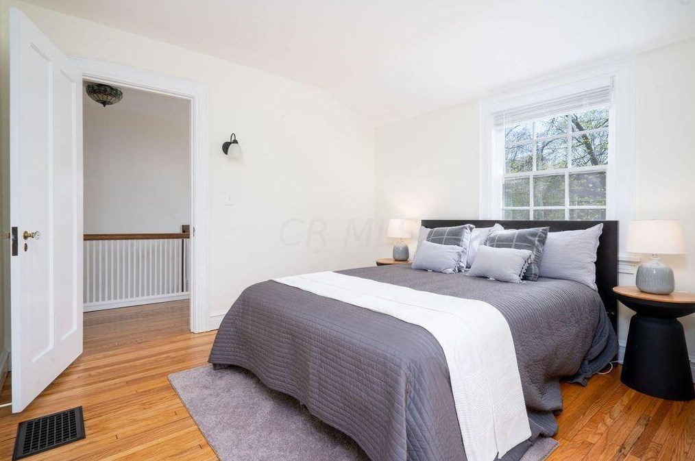 170 Jeffrey Pl, Columbus OH  43214-1704 exterior