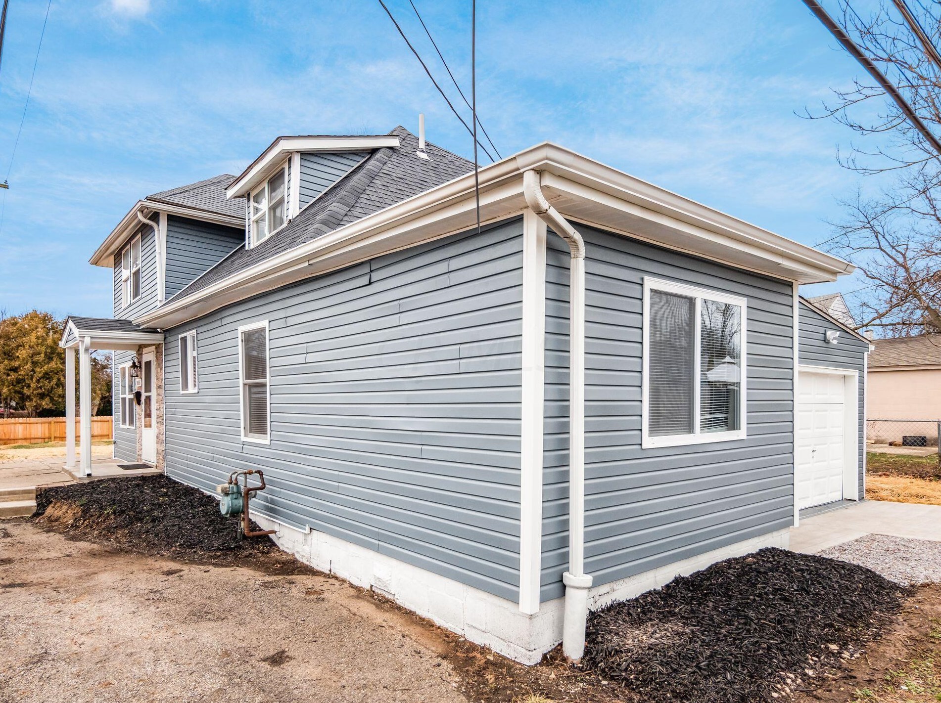 886 Pierce Ave, Columbus OH 43213-3043 exterior