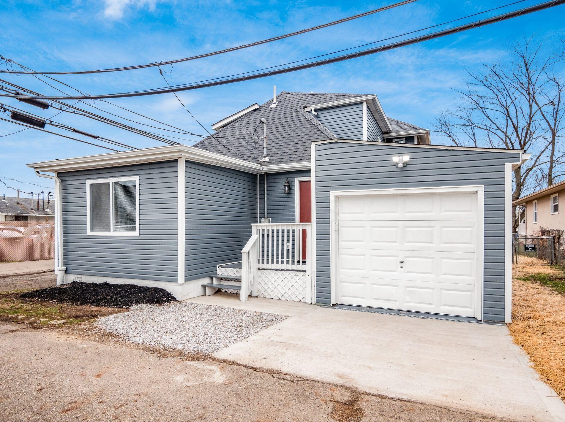 886 Pierce Ave, Columbus OH 43213-3043 exterior