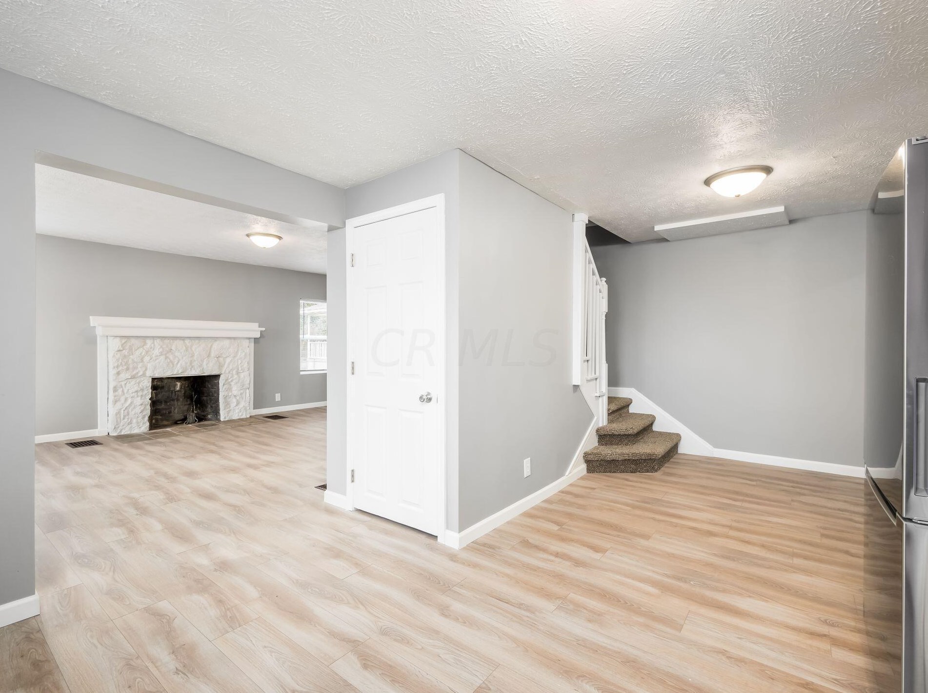 886 Pierce Ave, Columbus OH 43213-3043 exterior