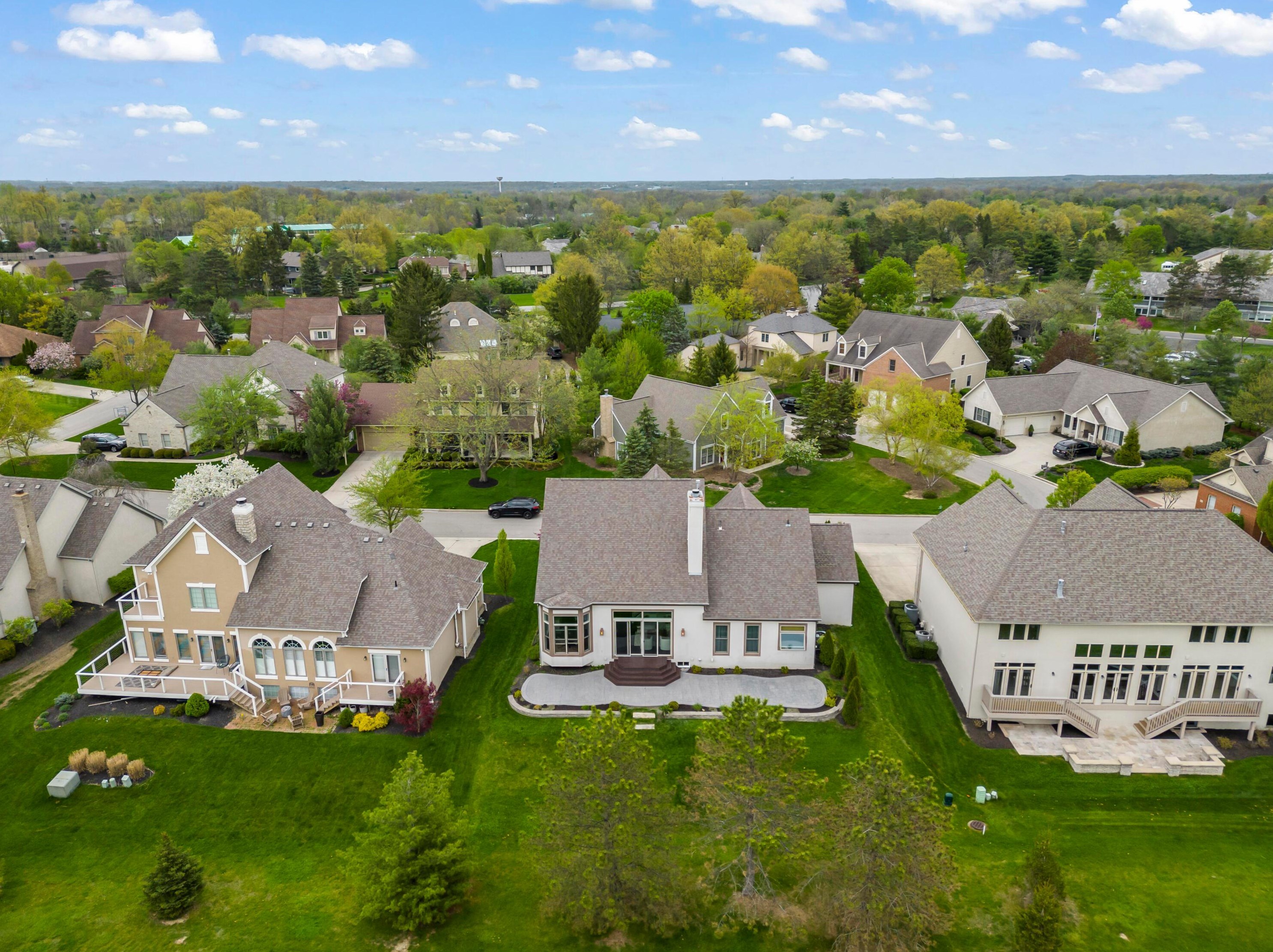 8411 Greenside Dr, Dublin, OH 43017-8462