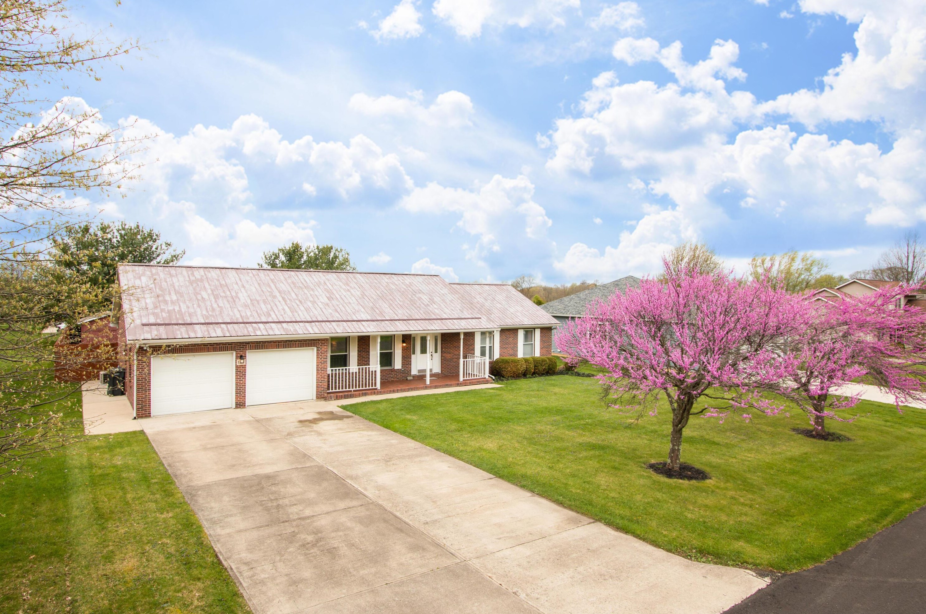 125 Grandview Dr, Thornville, OH 43076-8048
